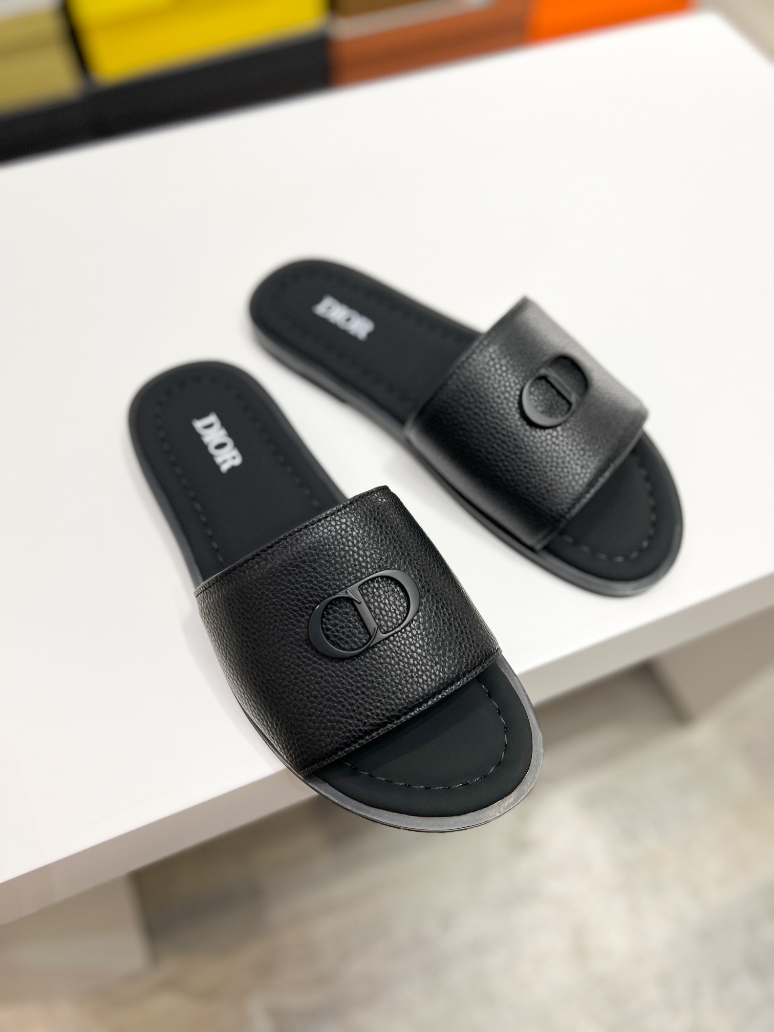 DIOR 高仿 男款CD麂皮拖鞋 黑色優雅拖鞋