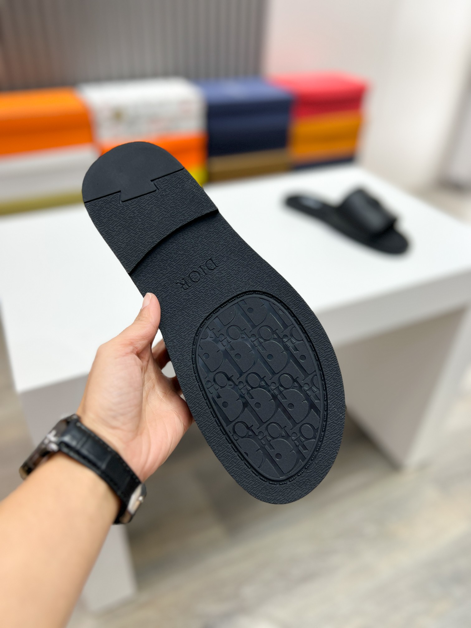 DIOR 高仿 男款CD麂皮拖鞋 黑色優雅拖鞋| 9 DIOR 高仿 男款CD麂皮拖鞋 黑色優雅拖鞋