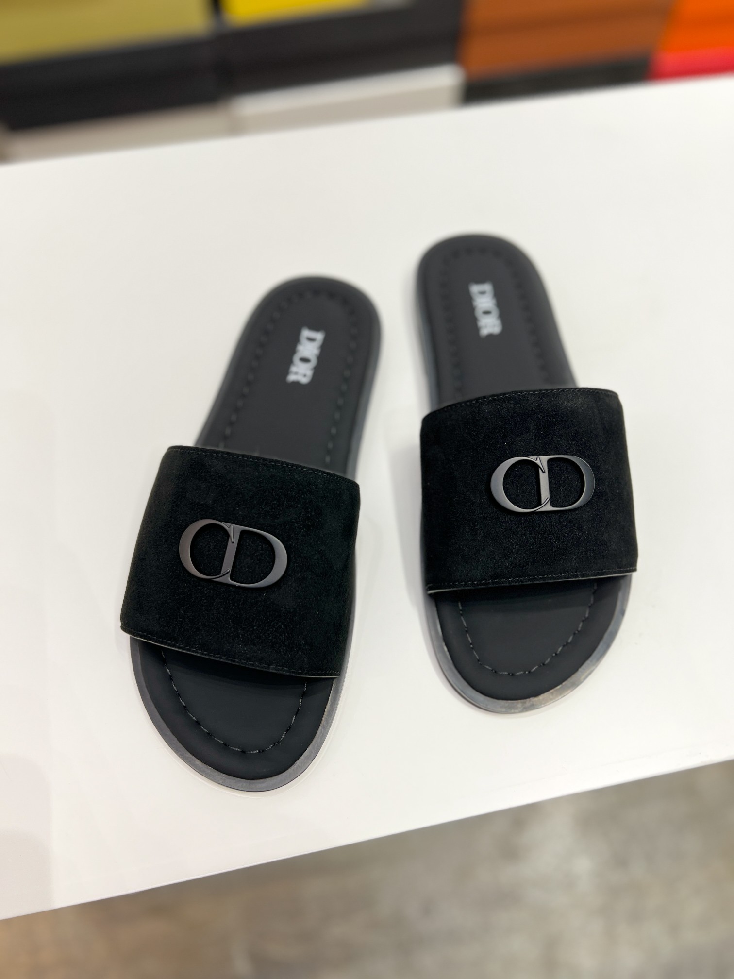 DIOR 一比一 男款CD麂皮拖鞋 黑色時尚拖鞋 夏季休閒款| 7 DIOR 一比一 男款CD麂皮拖鞋 黑色時尚拖鞋 夏季休閒款