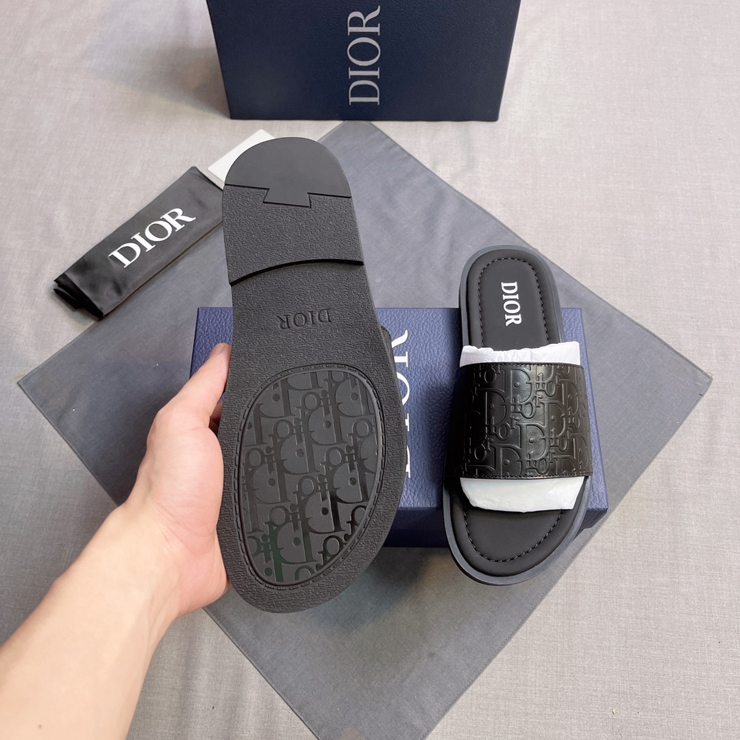 DIOR A貨 男款CD壓紋拖鞋 黑色休閒拖鞋| 8 DIOR A貨 男款CD壓紋拖鞋 黑色休閒拖鞋