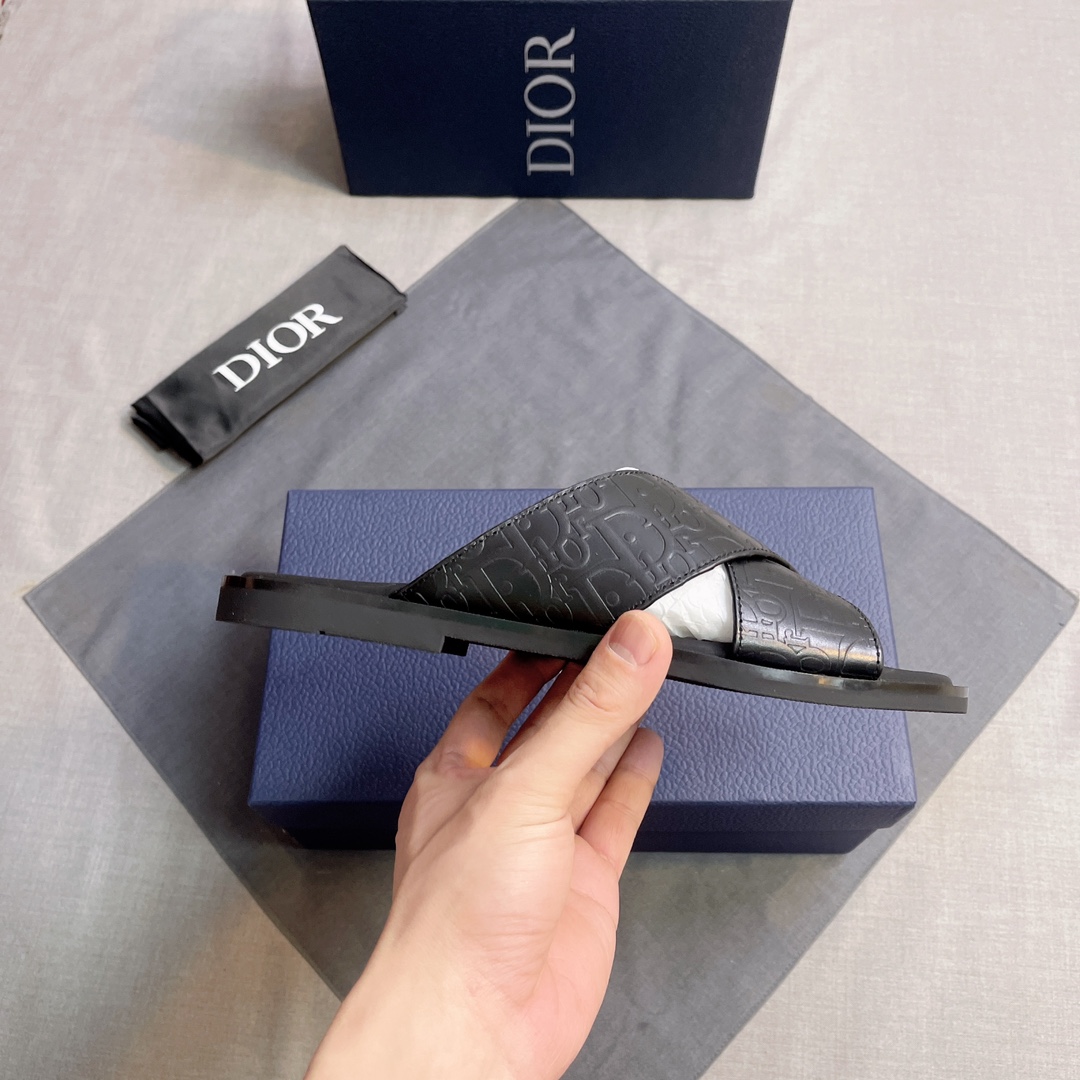 DIOR 高仿 男款CD交叉壓紋拖鞋 黑色休閒涼拖| 11 DIOR 高仿 男款CD交叉壓紋拖鞋 黑色休閒涼拖