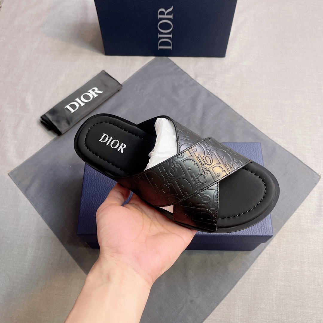 DIOR 高仿 男款CD交叉壓紋拖鞋 黑色休閒涼拖| 10 DIOR 高仿 男款CD交叉壓紋拖鞋 黑色休閒涼拖
