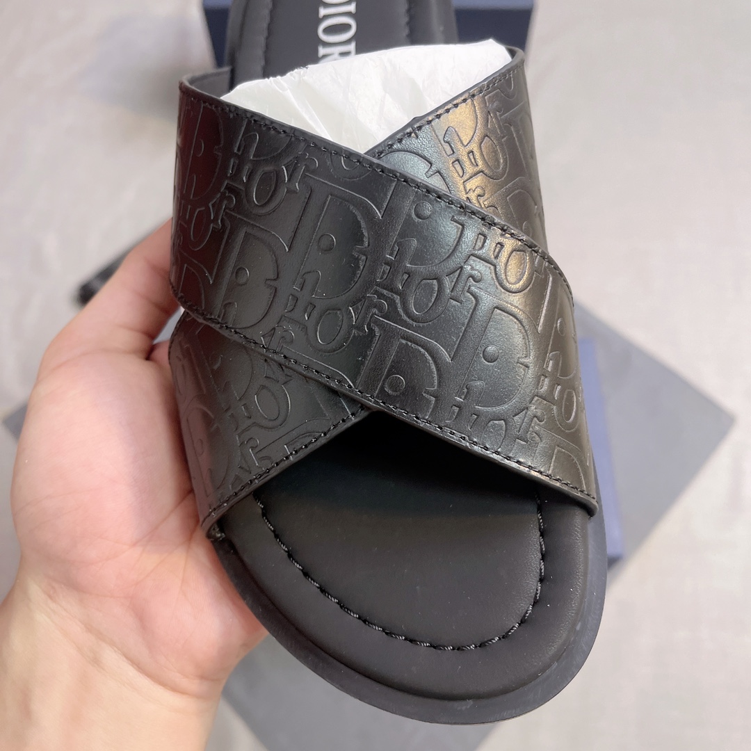 DIOR 高仿 男款CD交叉壓紋拖鞋 黑色休閒涼拖| 9 DIOR 高仿 男款CD交叉壓紋拖鞋 黑色休閒涼拖