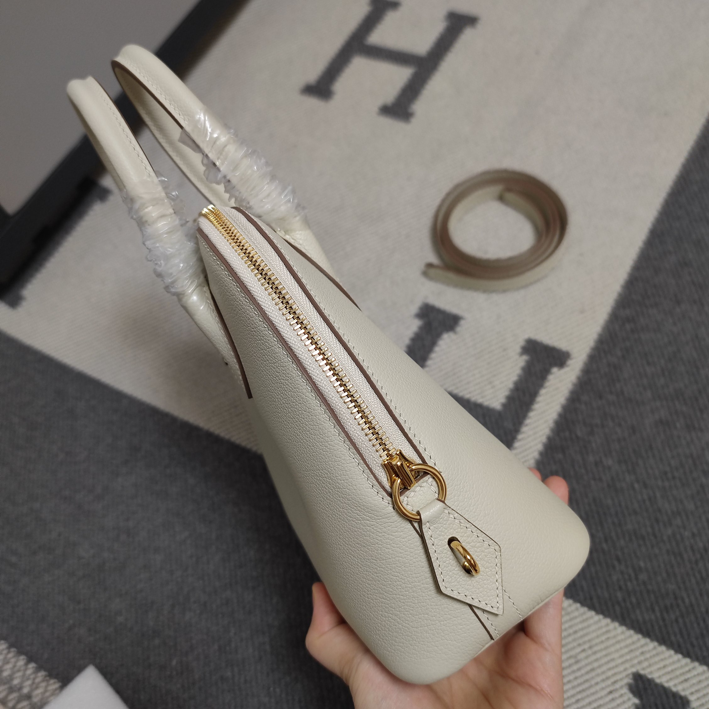 Hermes 原單 女款 Bolide 手提斜背包 奶油白輕奢款| 9 Hermes 原單 女款 Bolide 手提斜背包 奶油白輕奢款