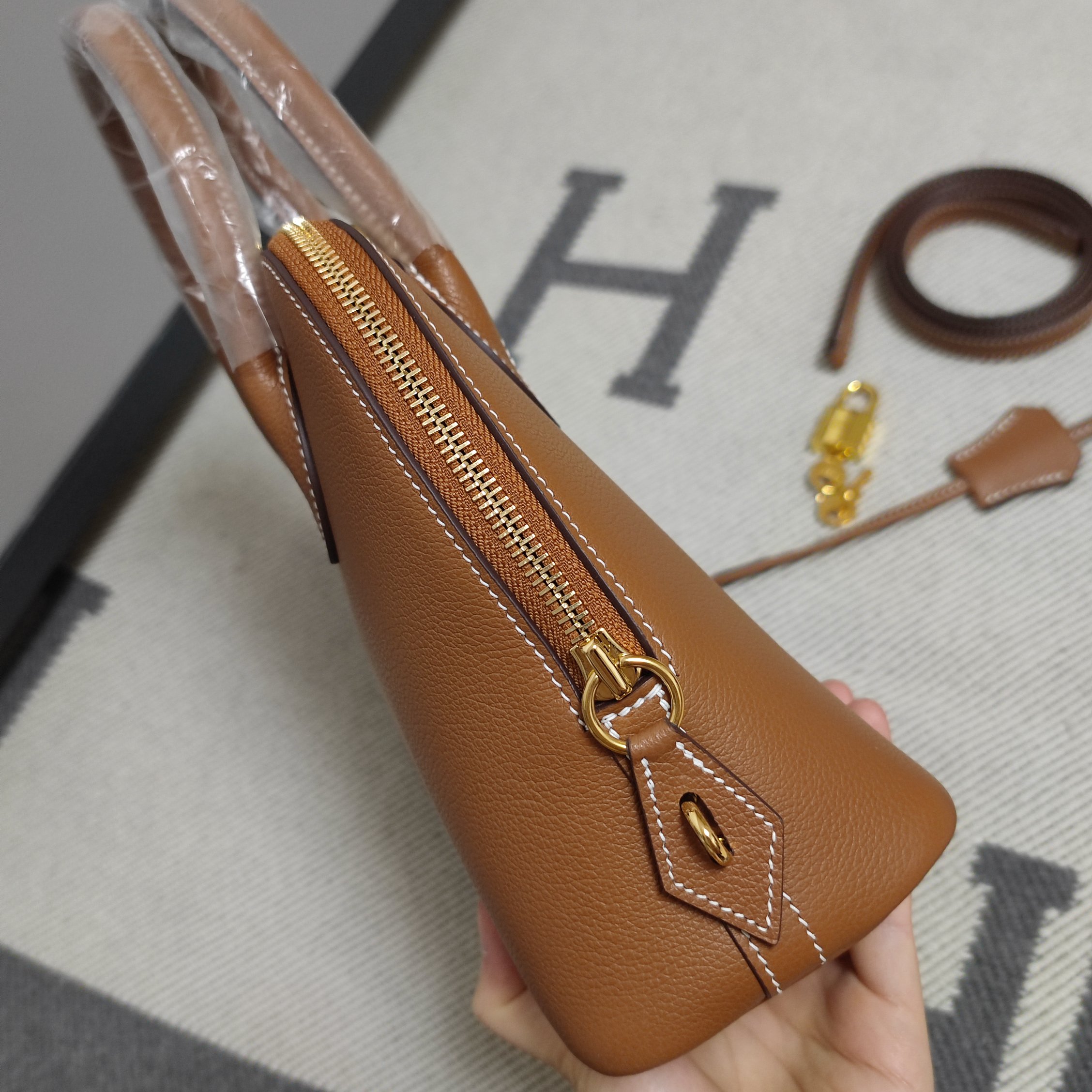 Hermes 高仿 女款 Bolide 手提包 焦糖棕經典百搭款| 13 Hermes 高仿 女款 Bolide 手提包 焦糖棕經典百搭款