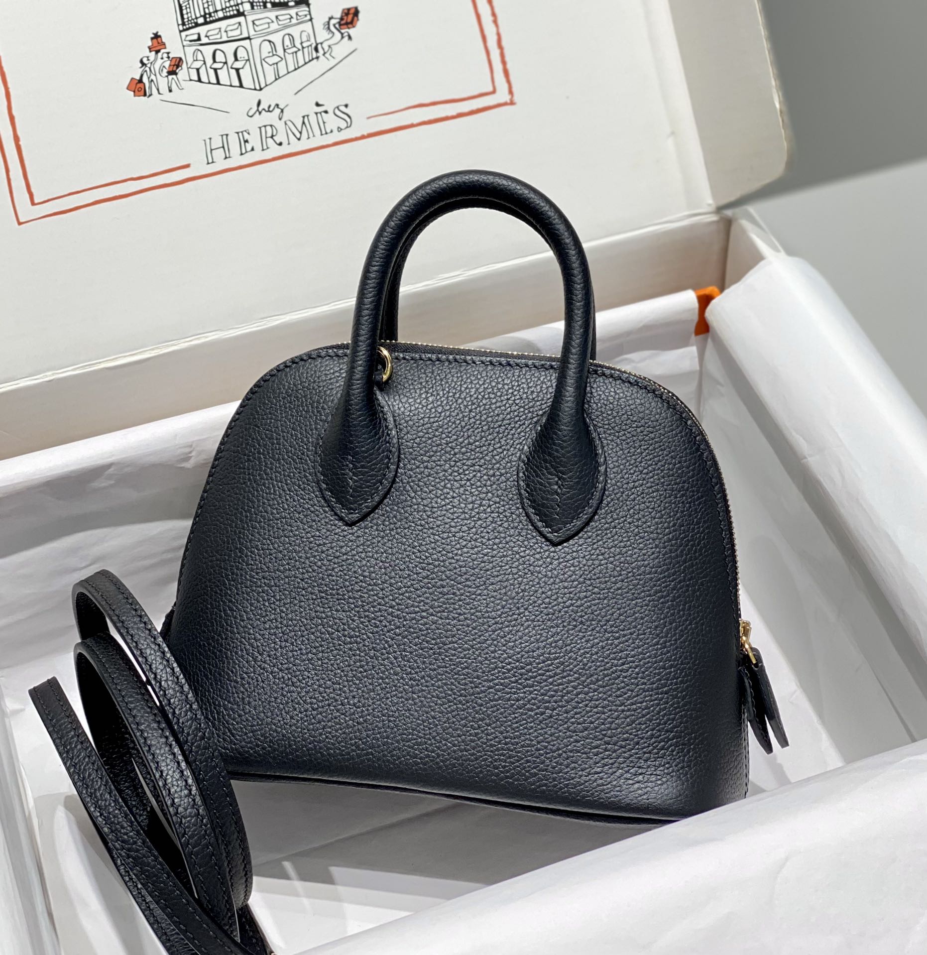 Hermes 高仿 女款 Bolide 手提包 深藍經典輕奢款| 14 Hermes 高仿 女款 Bolide 手提包 深藍經典輕奢款
