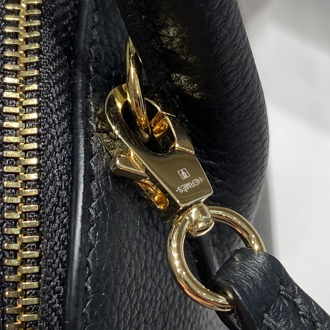 Hermes 高仿 女款 Bolide 手提包 深藍經典輕奢款| 10 Hermes 高仿 女款 Bolide 手提包 深藍經典輕奢款