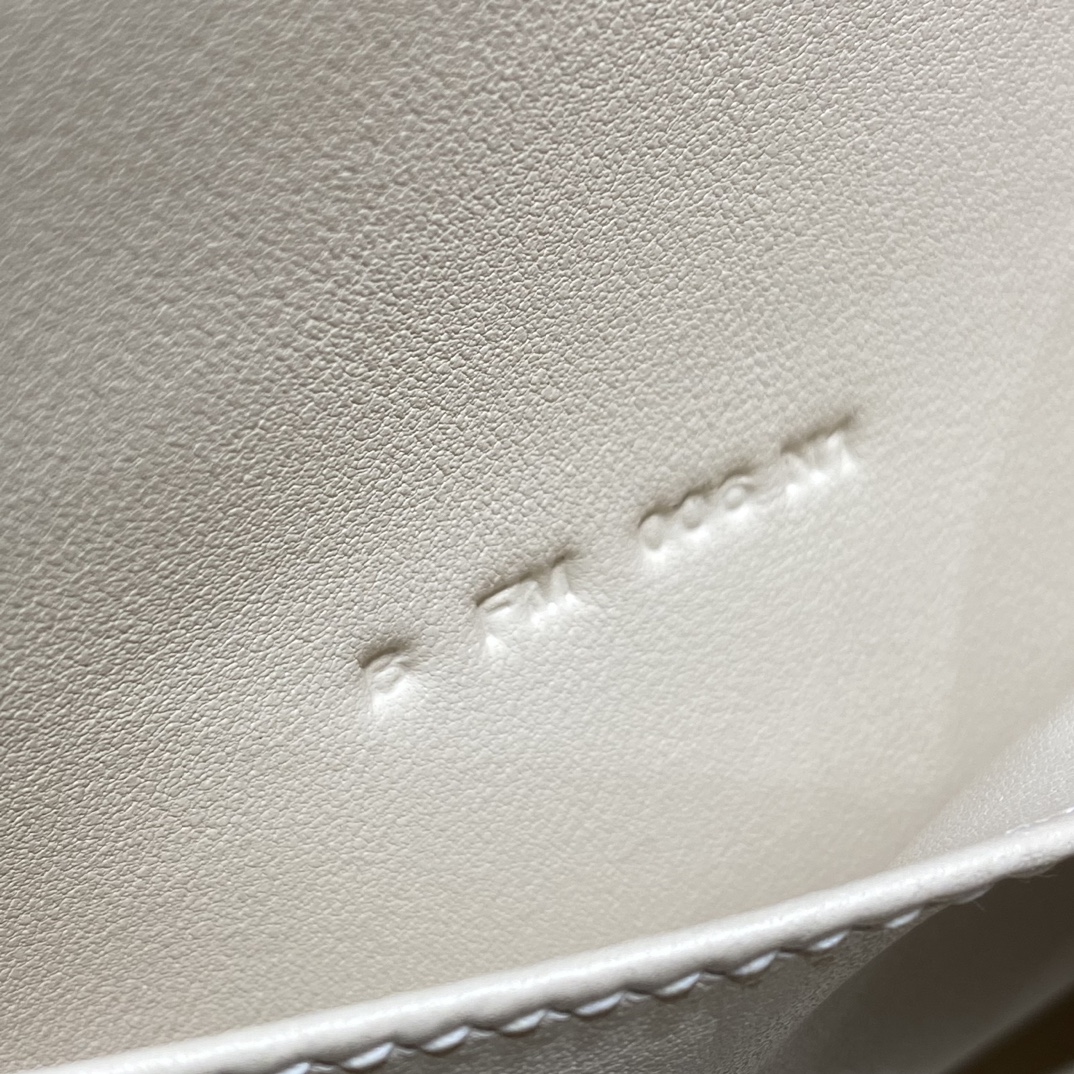 Hermes 一比一 女款 Bolide 手提包 奶油白簡約輕奢款| 8 Hermes 一比一 女款 Bolide 手提包 奶油白簡約輕奢款