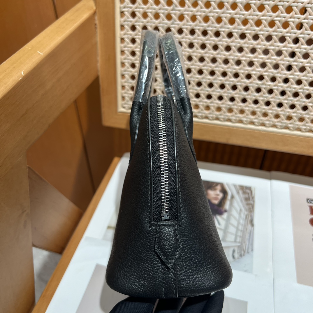 Hermes 高仿 女款 Bolide 手提斜背包 經典黑色通勤款| 11 Hermes 高仿 女款 Bolide 手提斜背包 經典黑色通勤款