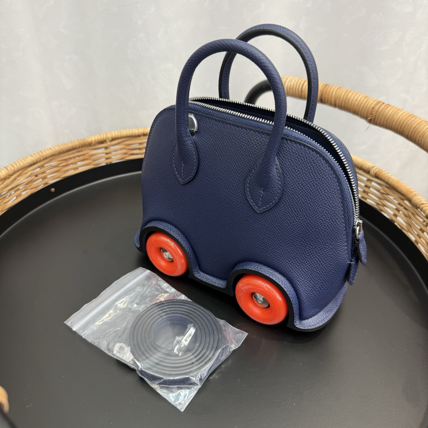 Hermes 一比一 女款 Mini Bolide 小車包 深藍紅輪潮流款| 10 Hermes 一比一 女款 Mini Bolide 小車包 深藍紅輪潮流款