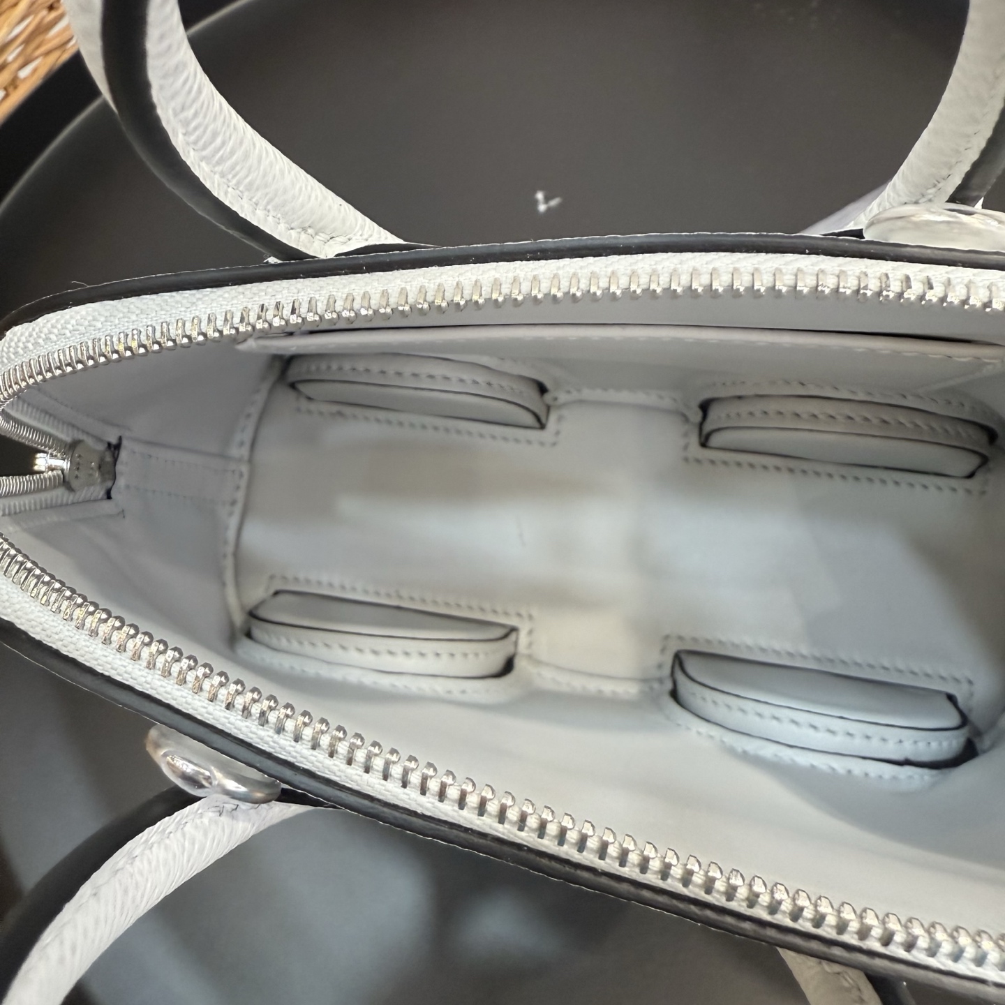 Hermes A貨 女款 Mini Bolide 小車包 冰川白清新款| 8 Hermes A貨 女款 Mini Bolide 小車包 冰川白清新款