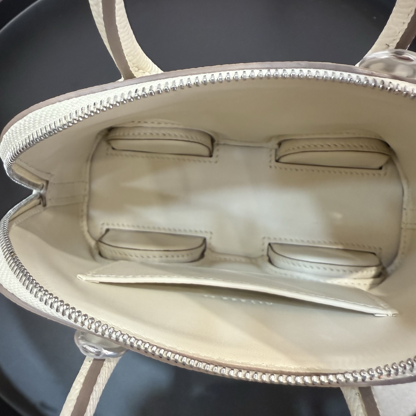Hermes 高仿 女款 Mini Bolide 小車包 奶油白綠輪設計款| 8 Hermes 高仿 女款 Mini Bolide 小車包 奶油白綠輪設計款