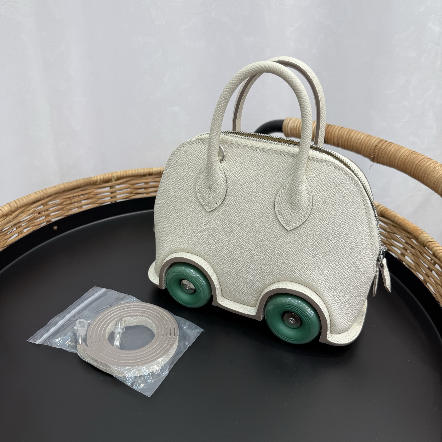 Hermes 高仿 女款 Mini Bolide 小車包 奶油白綠輪設計款| 7 Hermes 高仿 女款 Mini Bolide 小車包 奶油白綠輪設計款