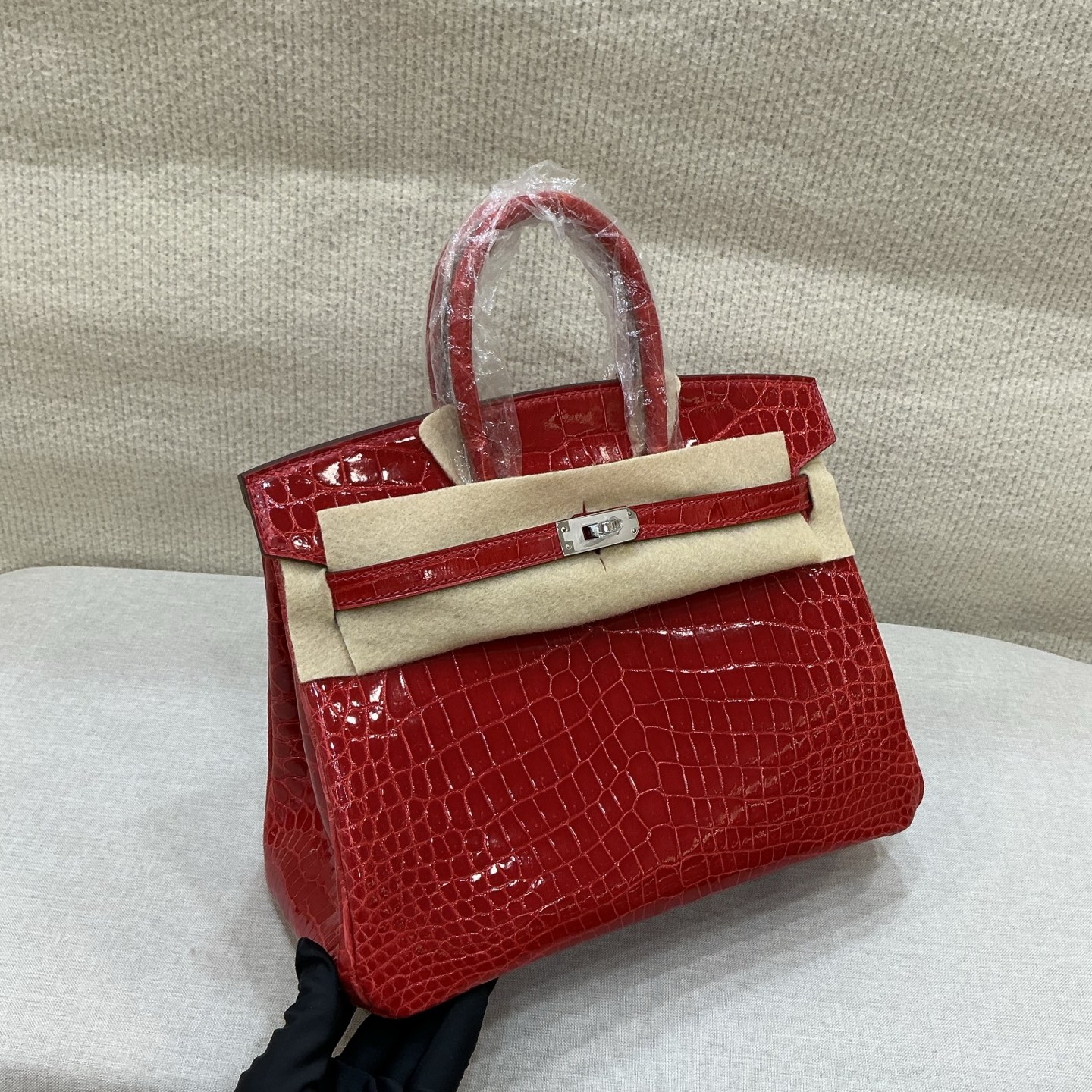 Hermes 高仿 女款 Birkin 鱷魚壓紋手提包 經典亮紅奢華款| 10 Hermes 高仿 女款 Birkin 鱷魚壓紋手提包 經典亮紅奢華款