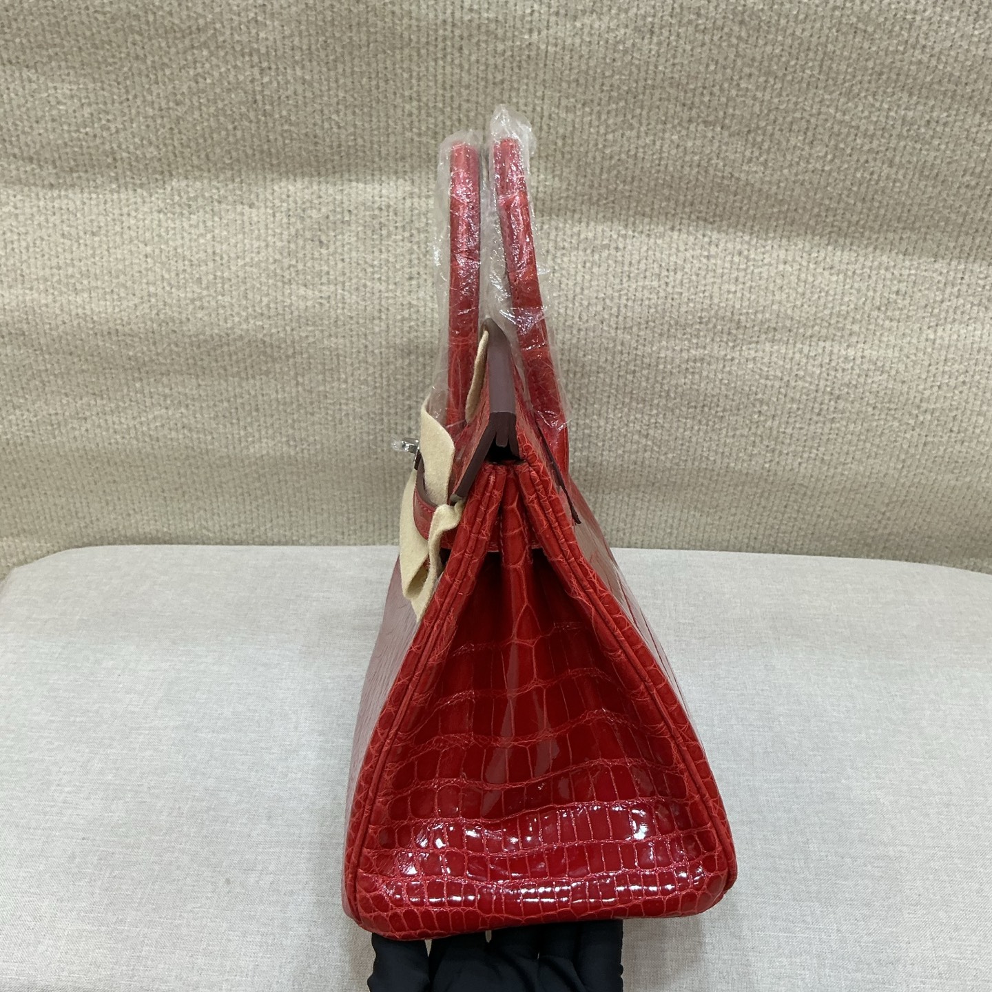 Hermes 高仿 女款 Birkin 鱷魚壓紋手提包 經典亮紅奢華款| 7 Hermes 高仿 女款 Birkin 鱷魚壓紋手提包 經典亮紅奢華款