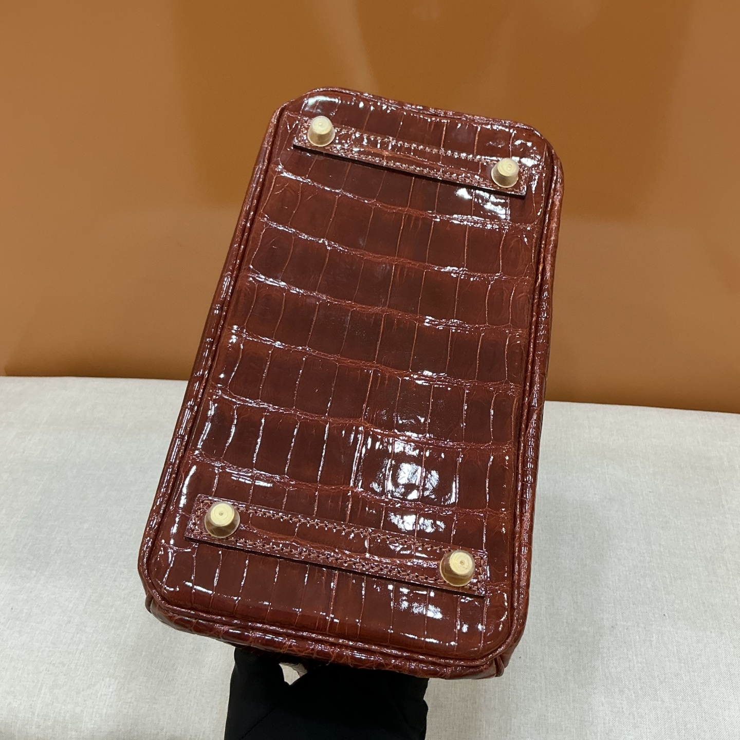 Hermes 高仿 女款 Birkin 鱷魚紋手提包 焦糖棕優雅款| 11 Hermes 高仿 女款 Birkin 鱷魚紋手提包 焦糖棕優雅款