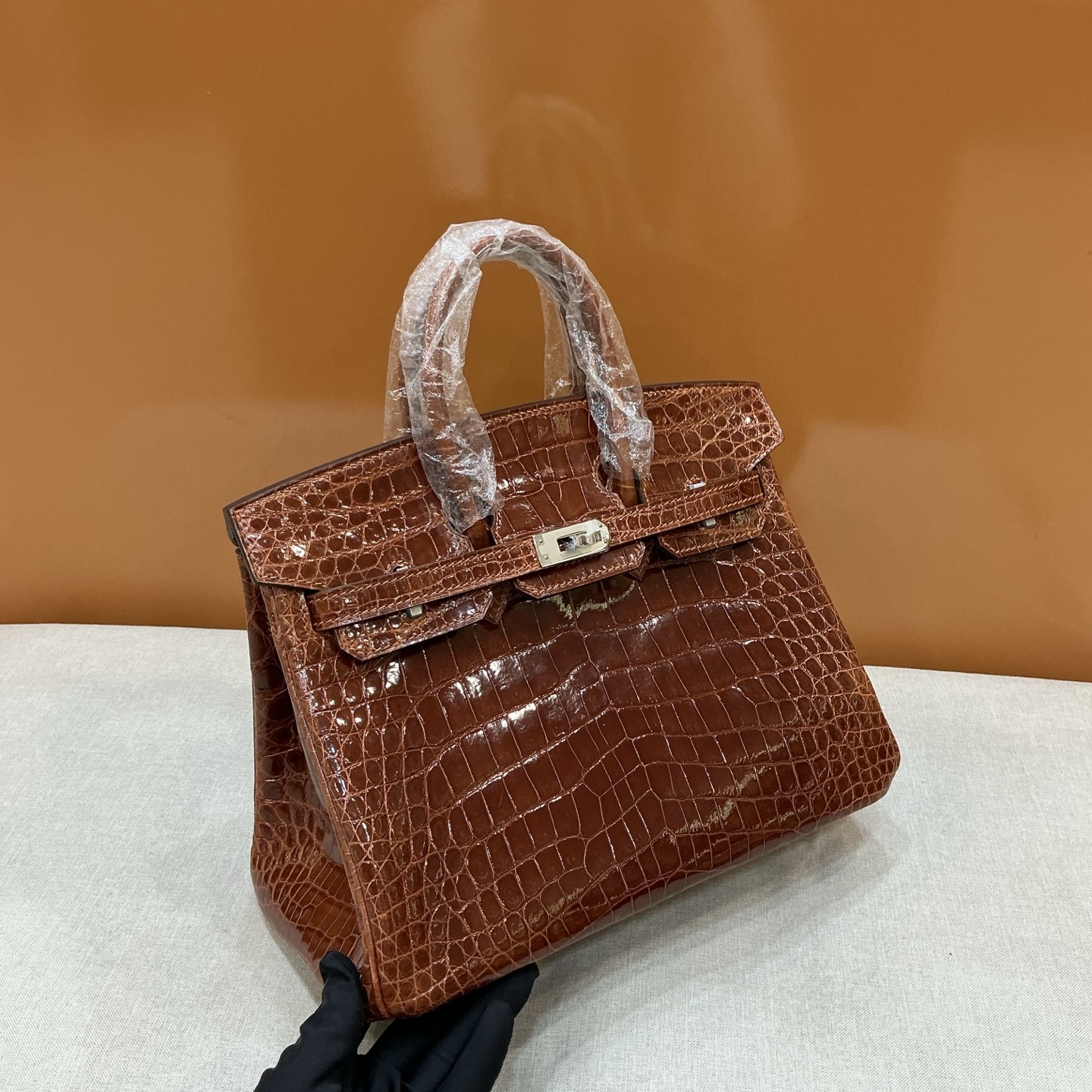 Hermes 高仿 女款 Birkin 鱷魚紋手提包 焦糖棕優雅款| 10 Hermes 高仿 女款 Birkin 鱷魚紋手提包 焦糖棕優雅款