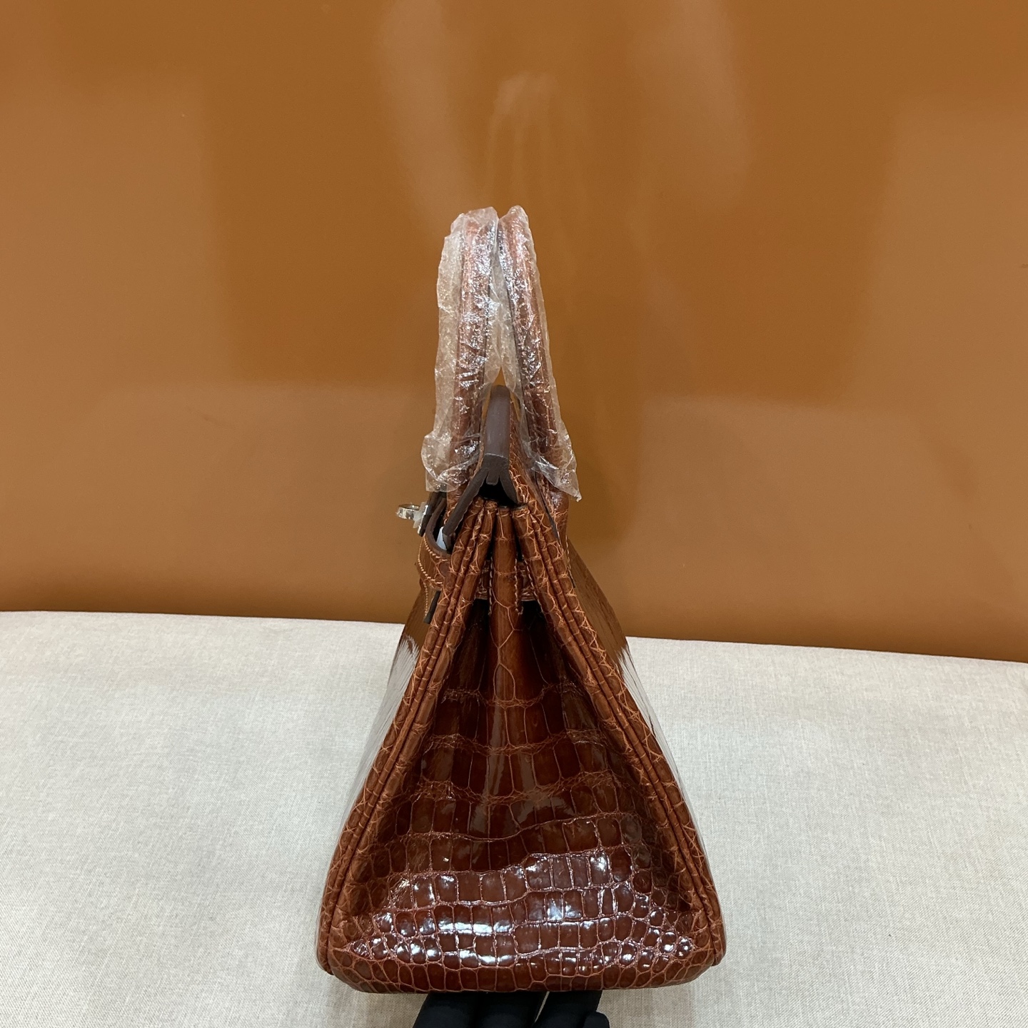 Hermes 高仿 女款 Birkin 鱷魚紋手提包 焦糖棕優雅款| 7 Hermes 高仿 女款 Birkin 鱷魚紋手提包 焦糖棕優雅款
