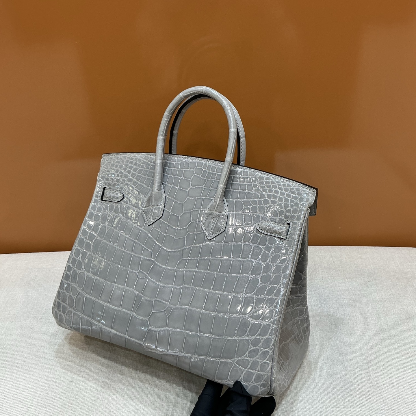 Hermes 高仿 女款 Birkin 鱷魚紋手提包 灰色典雅款| 18 Hermes 高仿 女款 Birkin 鱷魚紋手提包 灰色典雅款