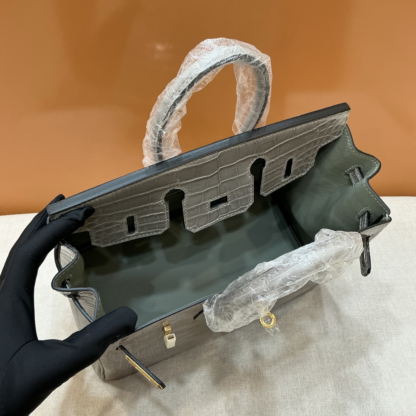 Hermes 高仿 女款 Birkin 鱷魚紋手提包 灰色典雅款| 17 Hermes 高仿 女款 Birkin 鱷魚紋手提包 灰色典雅款