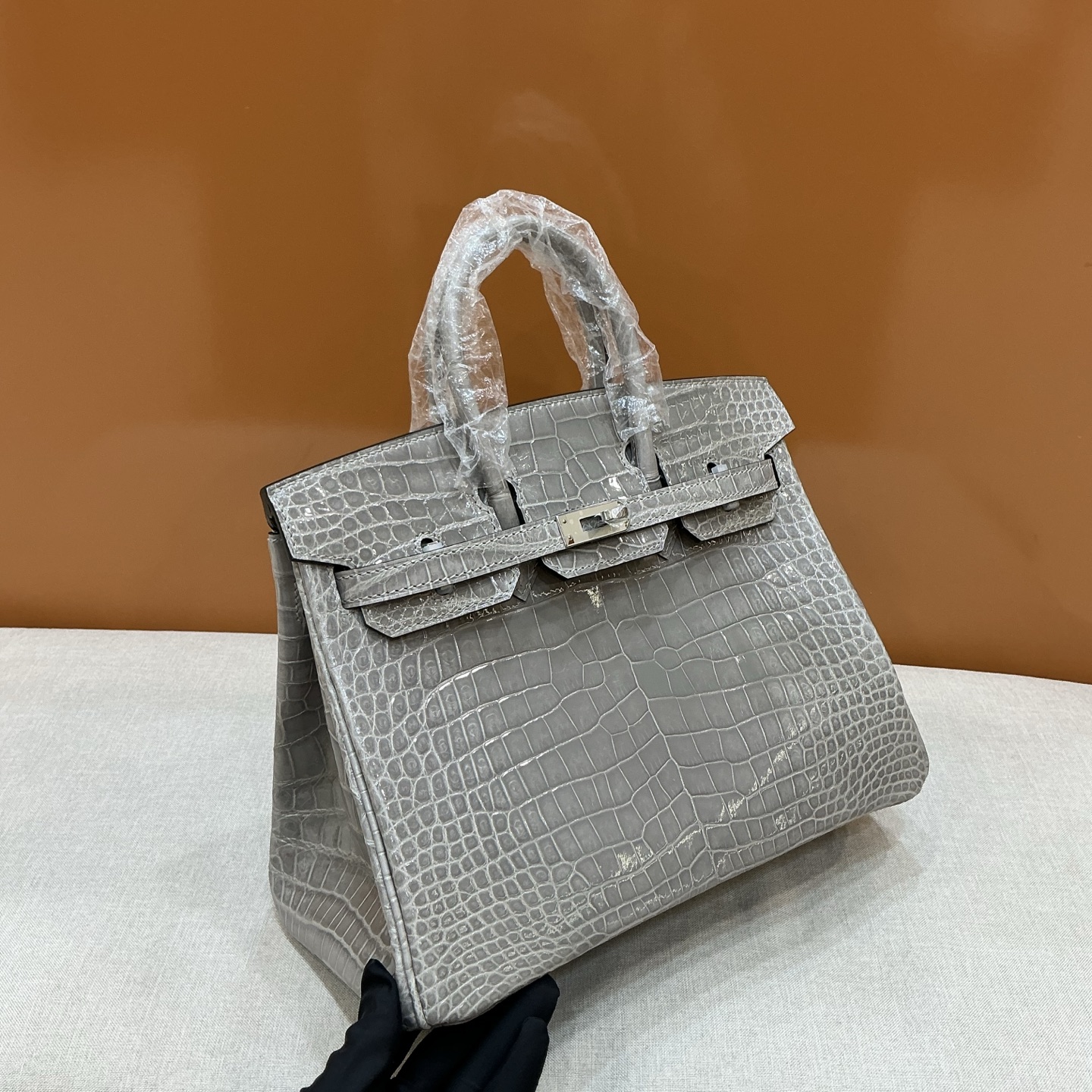 Hermes 高仿 女款 Birkin 鱷魚紋手提包 灰色典雅款| 13 Hermes 高仿 女款 Birkin 鱷魚紋手提包 灰色典雅款
