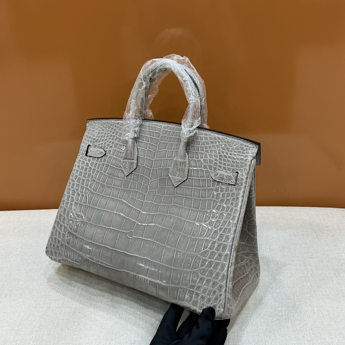Hermes 高仿 女款 Birkin 鱷魚紋手提包 灰色典雅款| 12 Hermes 高仿 女款 Birkin 鱷魚紋手提包 灰色典雅款