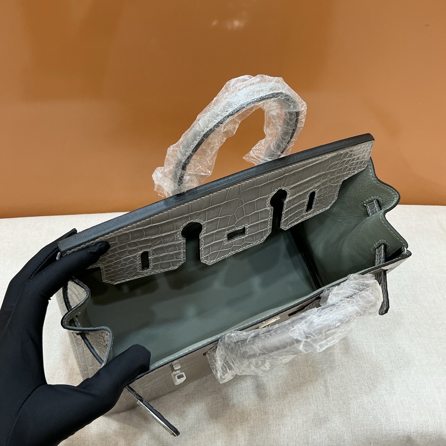 Hermes 高仿 女款 Birkin 鱷魚紋手提包 灰色典雅款| 11 Hermes 高仿 女款 Birkin 鱷魚紋手提包 灰色典雅款