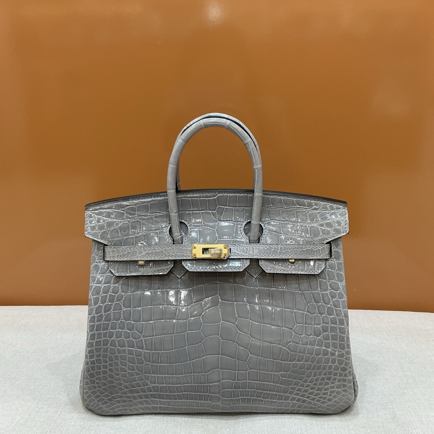Hermes 高仿 女款 Birkin 鱷魚紋手提包 灰色典雅款| 8 Hermes 高仿 女款 Birkin 鱷魚紋手提包 灰色典雅款