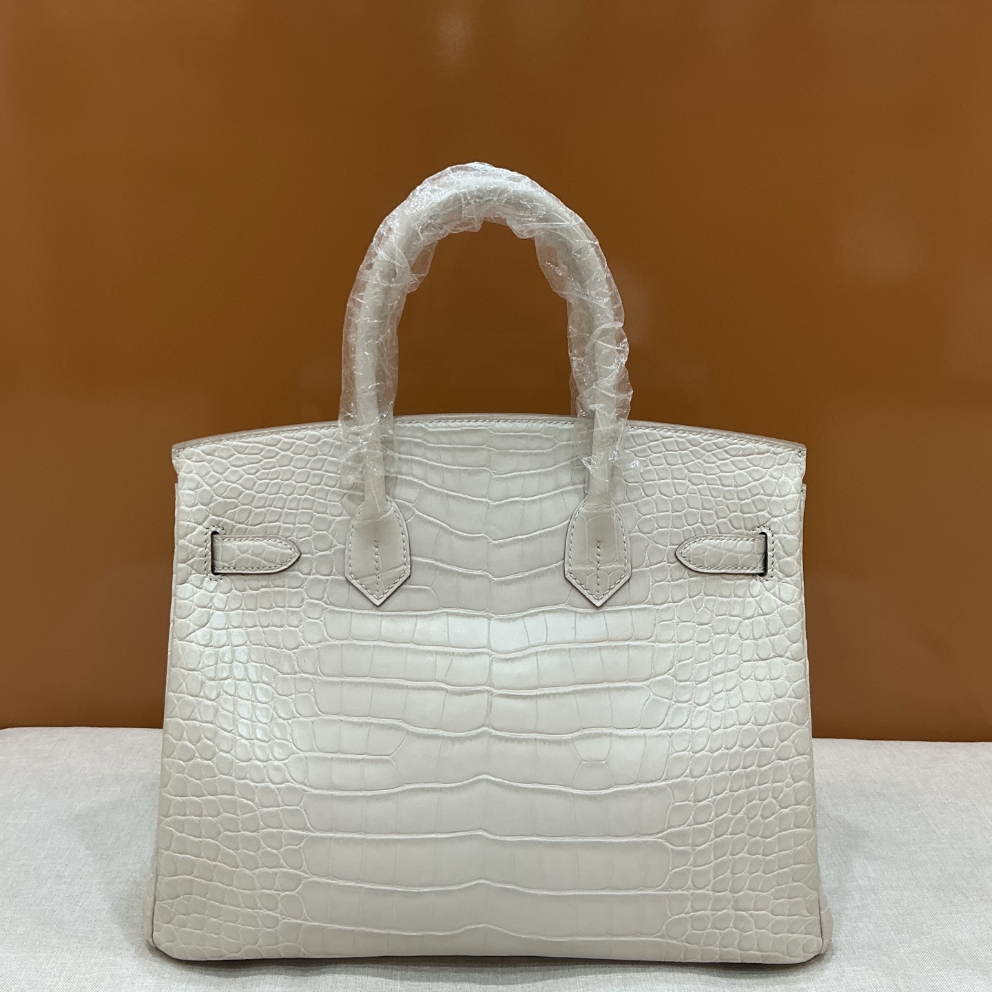 Hermes 高仿 女款 Birkin 鱷魚紋手提包 奶油白經典款| 12 Hermes 高仿 女款 Birkin 鱷魚紋手提包 奶油白經典款
