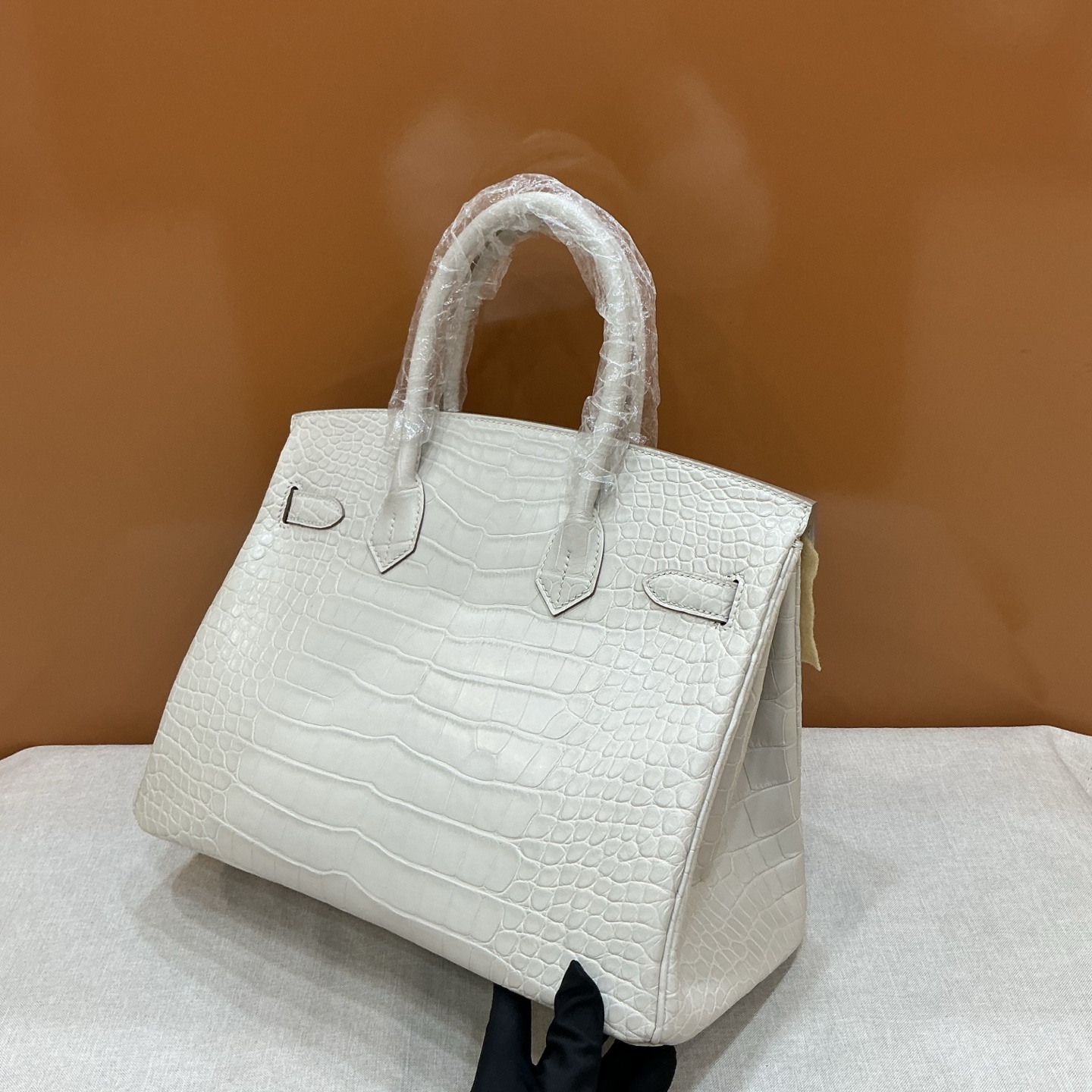 Hermes 高仿 女款 Birkin 鱷魚紋手提包 奶油白經典款| 10 Hermes 高仿 女款 Birkin 鱷魚紋手提包 奶油白經典款
