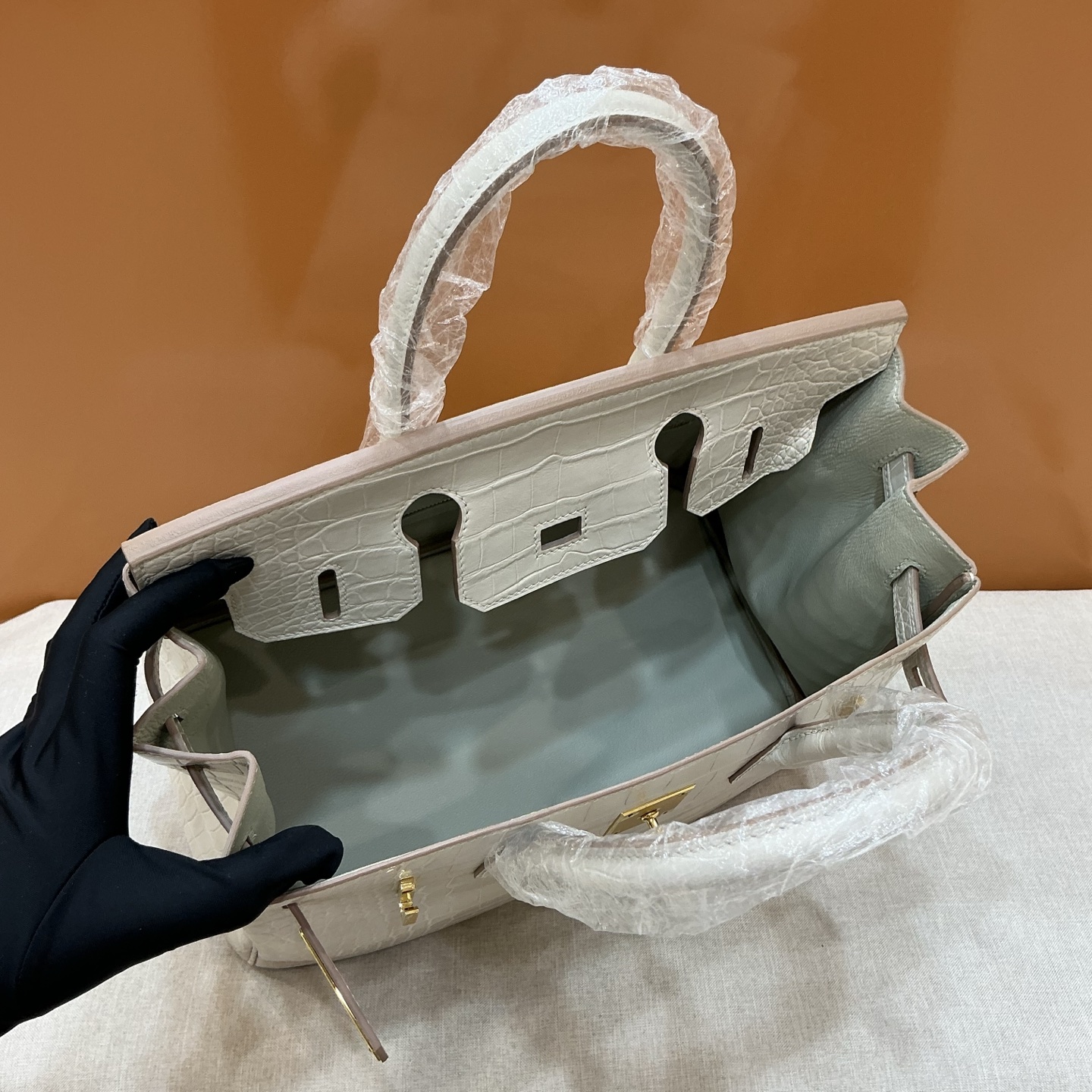 Hermes 高仿 女款 Birkin 鱷魚紋手提包 奶油白經典款| 9 Hermes 高仿 女款 Birkin 鱷魚紋手提包 奶油白經典款