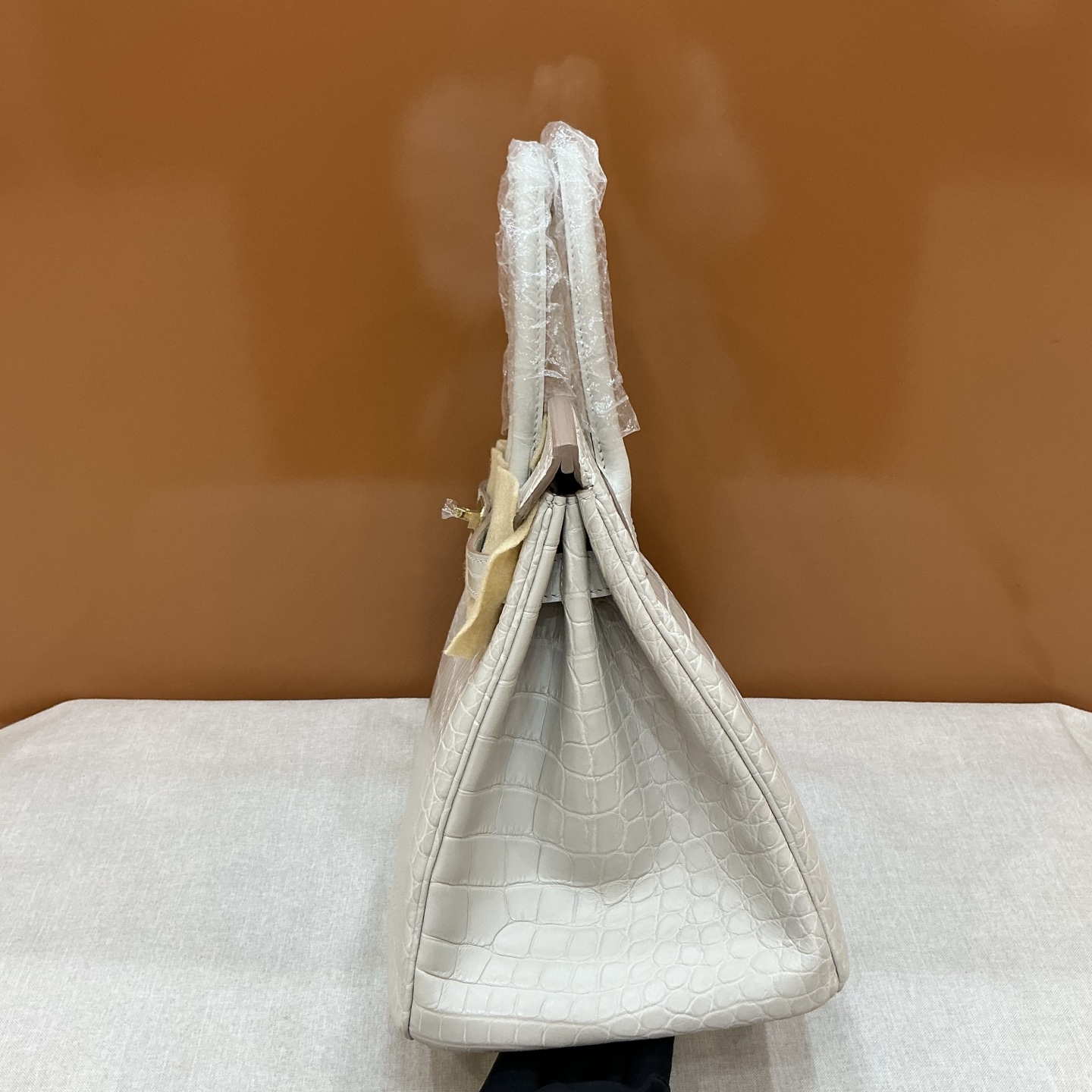 Hermes 高仿 女款 Birkin 鱷魚紋手提包 奶油白經典款| 8 Hermes 高仿 女款 Birkin 鱷魚紋手提包 奶油白經典款