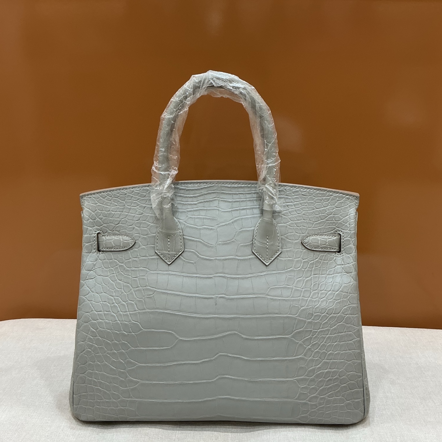 Hermes 高仿 Birkin 鱷魚紋手提包 淺灰高級質感款| 12 Hermes 高仿 Birkin 鱷魚紋手提包 淺灰高級質感款