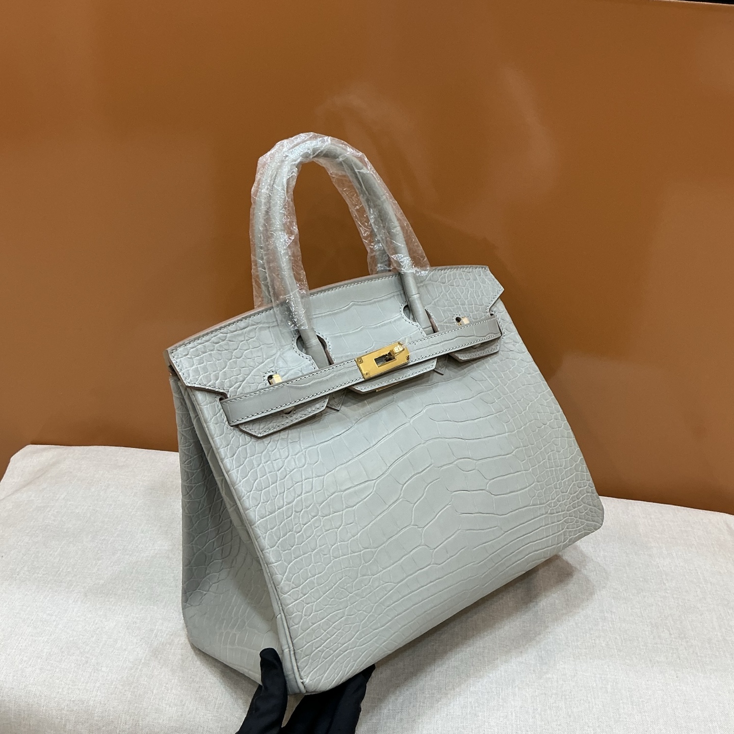 Hermes 高仿 Birkin 鱷魚紋手提包 淺灰高級質感款| 11 Hermes 高仿 Birkin 鱷魚紋手提包 淺灰高級質感款