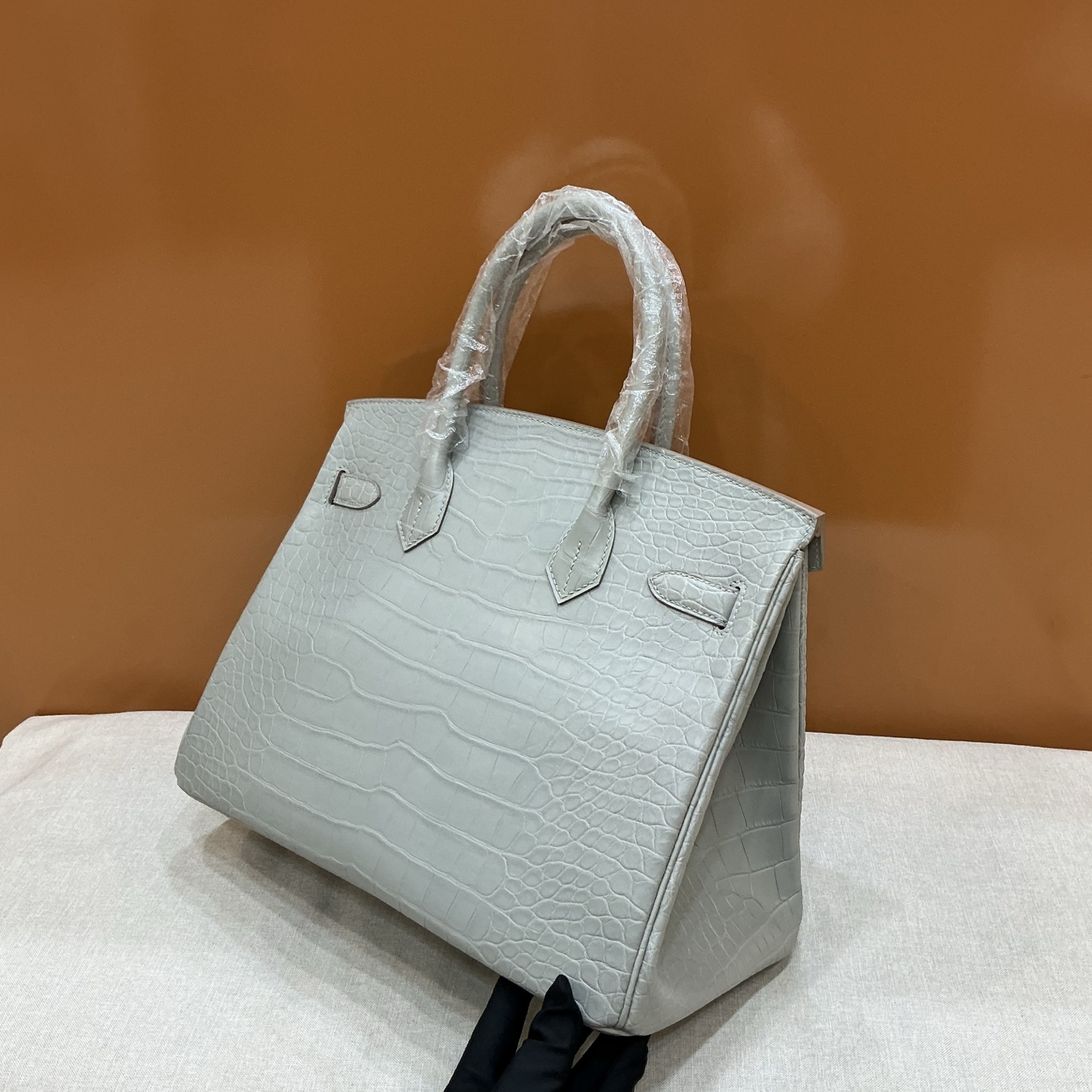 Hermes 高仿 Birkin 鱷魚紋手提包 淺灰高級質感款| 10 Hermes 高仿 Birkin 鱷魚紋手提包 淺灰高級質感款