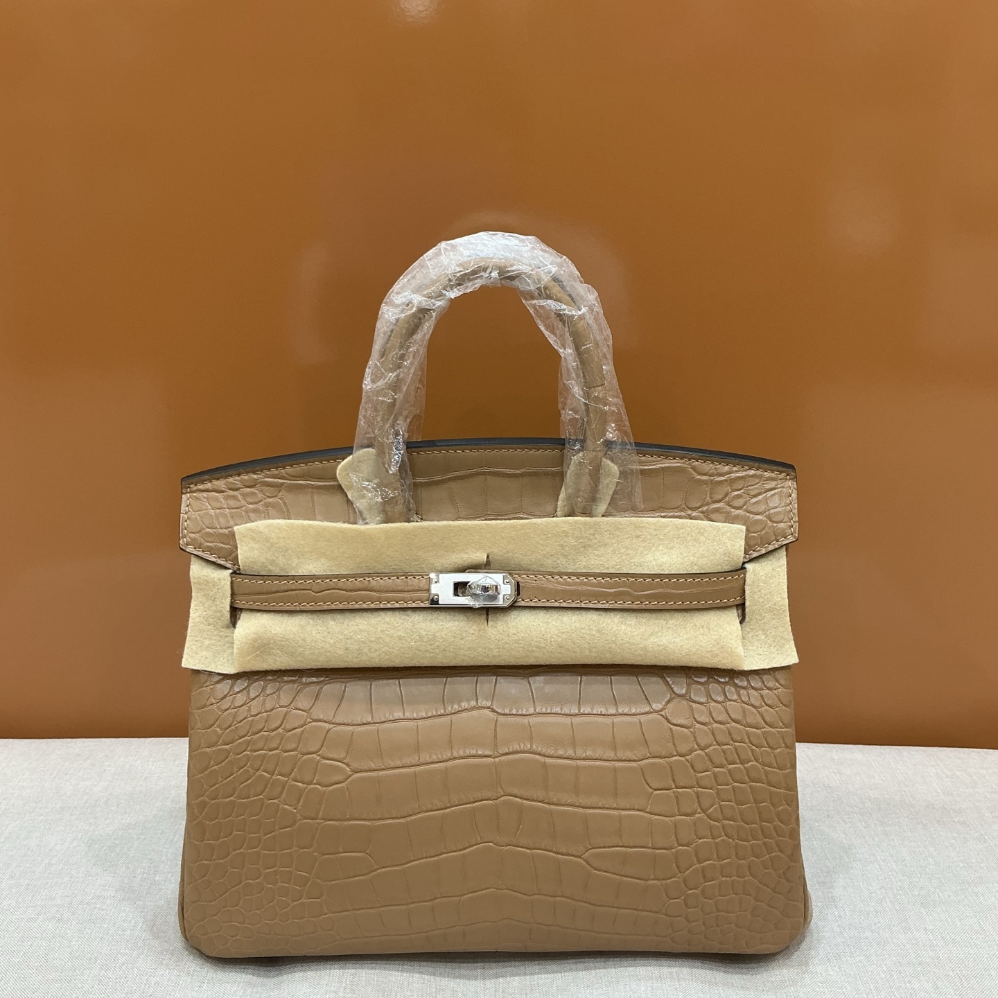 Hermes 一比一 Birkin 鱷魚紋手提包 卡其色優雅款