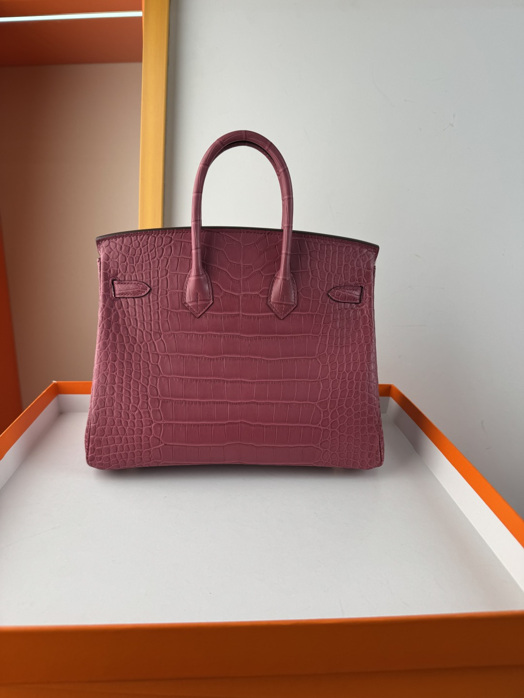 Hermes 高仿 女款 Birkin 粉色鱷魚紋手提包 氣質甜美風 百搭款| 14 Hermes 高仿 女款 Birkin 粉色鱷魚紋手提包 氣質甜美風 百搭款