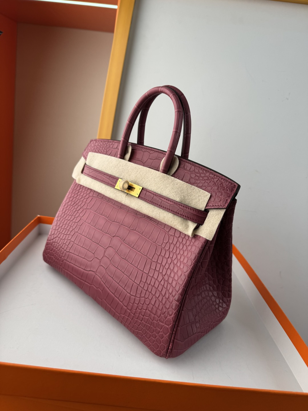 Hermes 高仿 女款 Birkin 粉色鱷魚紋手提包 氣質甜美風 百搭款| 13 Hermes 高仿 女款 Birkin 粉色鱷魚紋手提包 氣質甜美風 百搭款