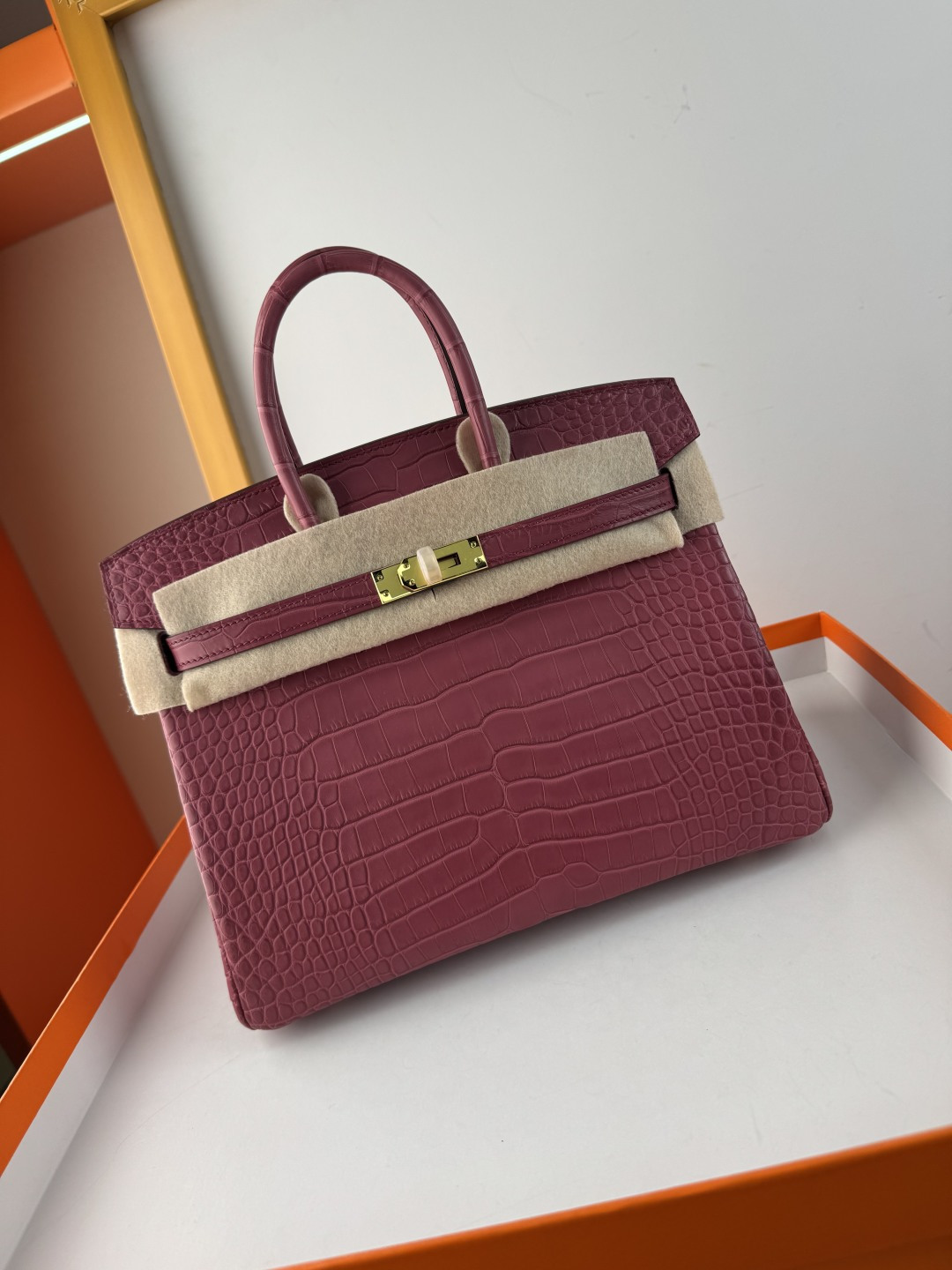 Hermes 高仿 女款 Birkin 粉色鱷魚紋手提包 氣質甜美風 百搭款| 12 Hermes 高仿 女款 Birkin 粉色鱷魚紋手提包 氣質甜美風 百搭款