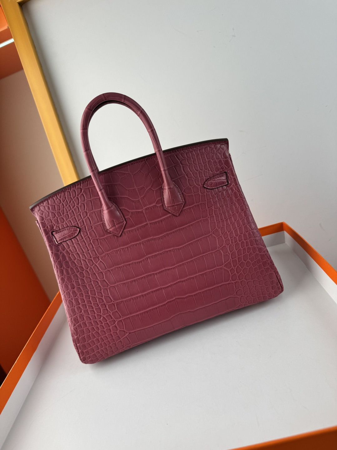 Hermes 高仿 女款 Birkin 粉色鱷魚紋手提包 氣質甜美風 百搭款| 11 Hermes 高仿 女款 Birkin 粉色鱷魚紋手提包 氣質甜美風 百搭款