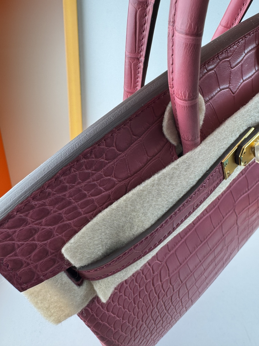 Hermes 高仿 女款 Birkin 粉色鱷魚紋手提包 氣質甜美風 百搭款| 10 Hermes 高仿 女款 Birkin 粉色鱷魚紋手提包 氣質甜美風 百搭款