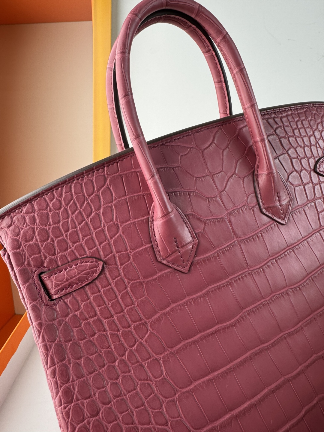 Hermes 高仿 女款 Birkin 粉色鱷魚紋手提包 氣質甜美風 百搭款| 8 Hermes 高仿 女款 Birkin 粉色鱷魚紋手提包 氣質甜美風 百搭款