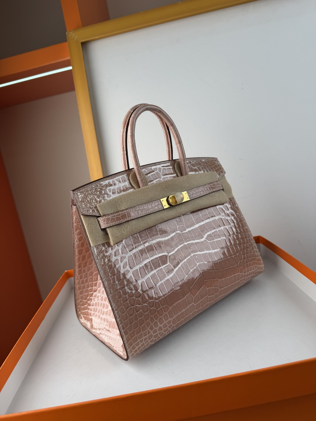 Hermes 一比一 女款 Birkin 亮面鱷魚紋手提包 奢華高光質感款| 13 Hermes 一比一 女款 Birkin 亮面鱷魚紋手提包 奢華高光質感款