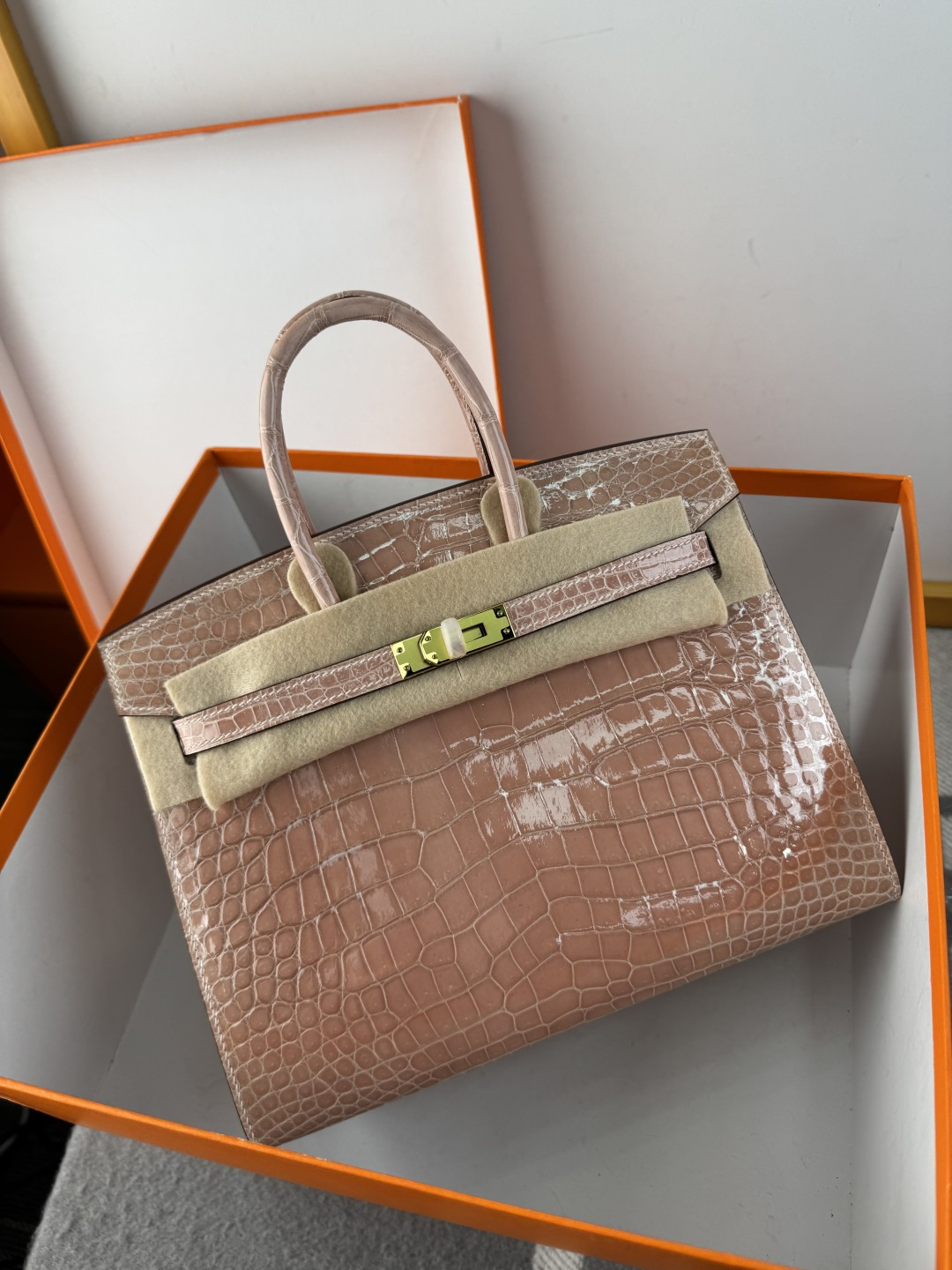 Hermes 一比一 女款 Birkin 亮面鱷魚紋手提包 奢華高光質感款| 8 Hermes 一比一 女款 Birkin 亮面鱷魚紋手提包 奢華高光質感款