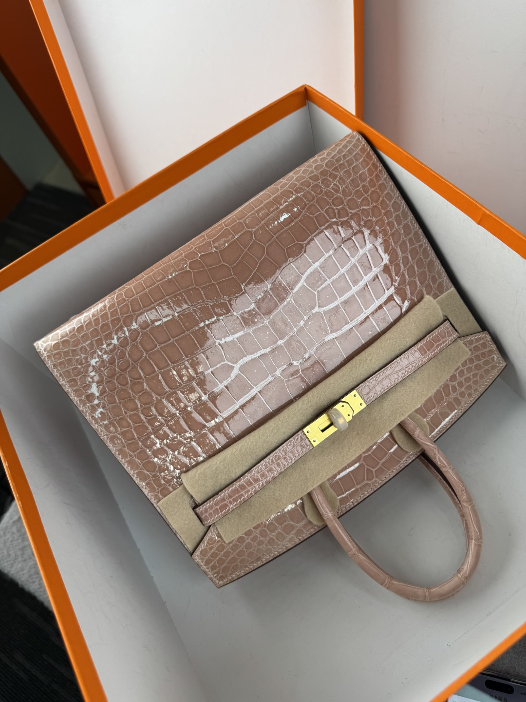 Hermes 一比一 女款 Birkin 亮面鱷魚紋手提包 奢華高光質感款| 7 Hermes 一比一 女款 Birkin 亮面鱷魚紋手提包 奢華高光質感款