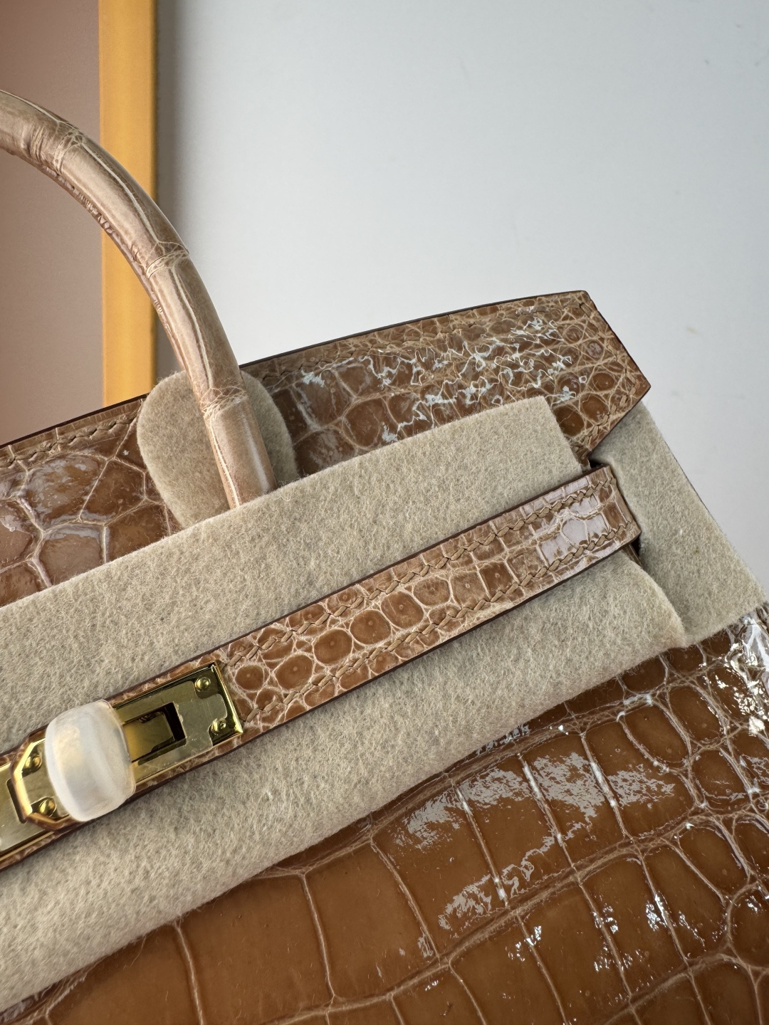 Hermes 高仿 女款 Birkin 焦糖棕鱷魚紋手提包 復古優雅風| 8 Hermes 高仿 女款 Birkin 焦糖棕鱷魚紋手提包 復古優雅風