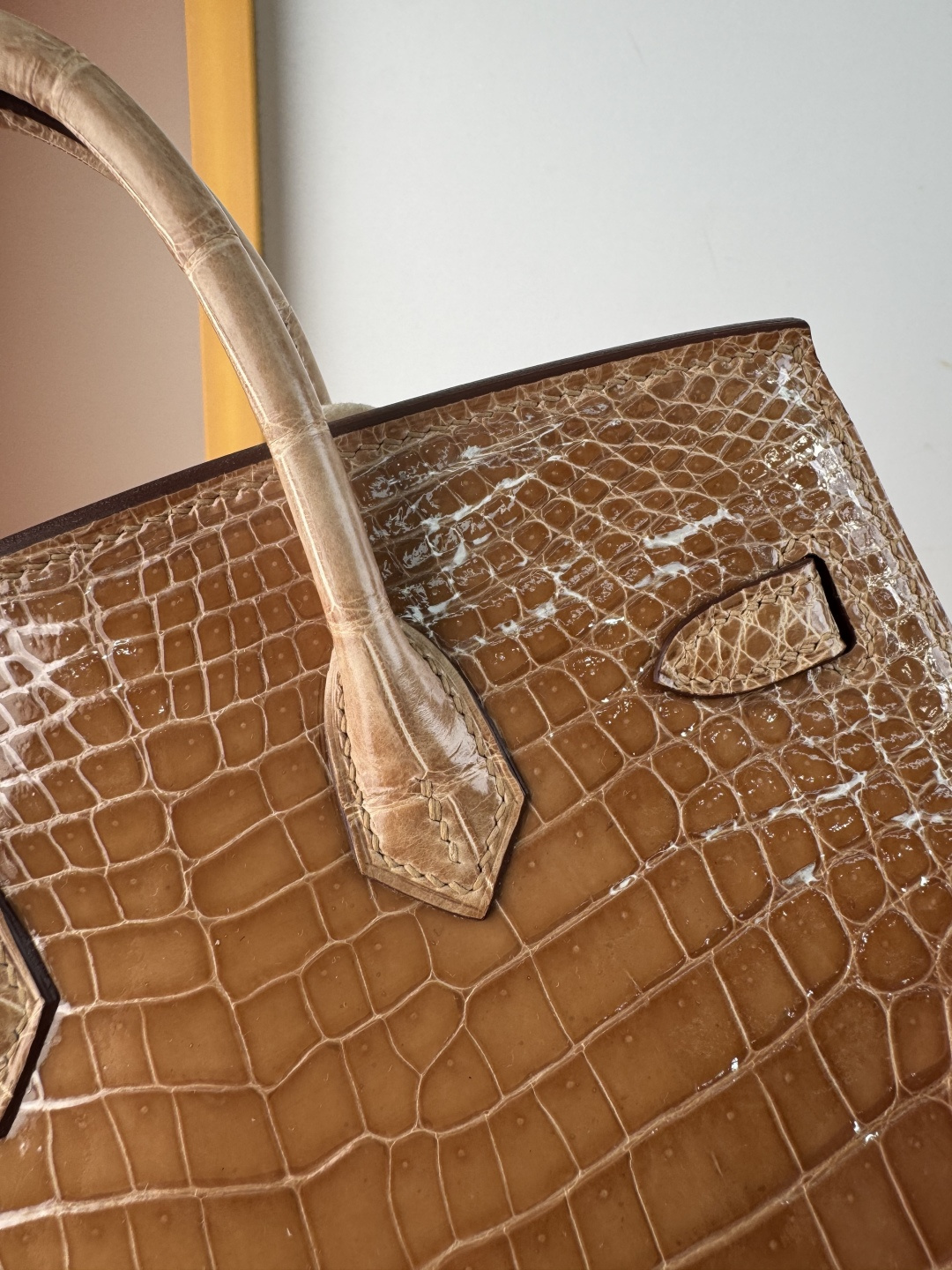 Hermes 高仿 女款 Birkin 焦糖棕鱷魚紋手提包 復古優雅風| 7 Hermes 高仿 女款 Birkin 焦糖棕鱷魚紋手提包 復古優雅風