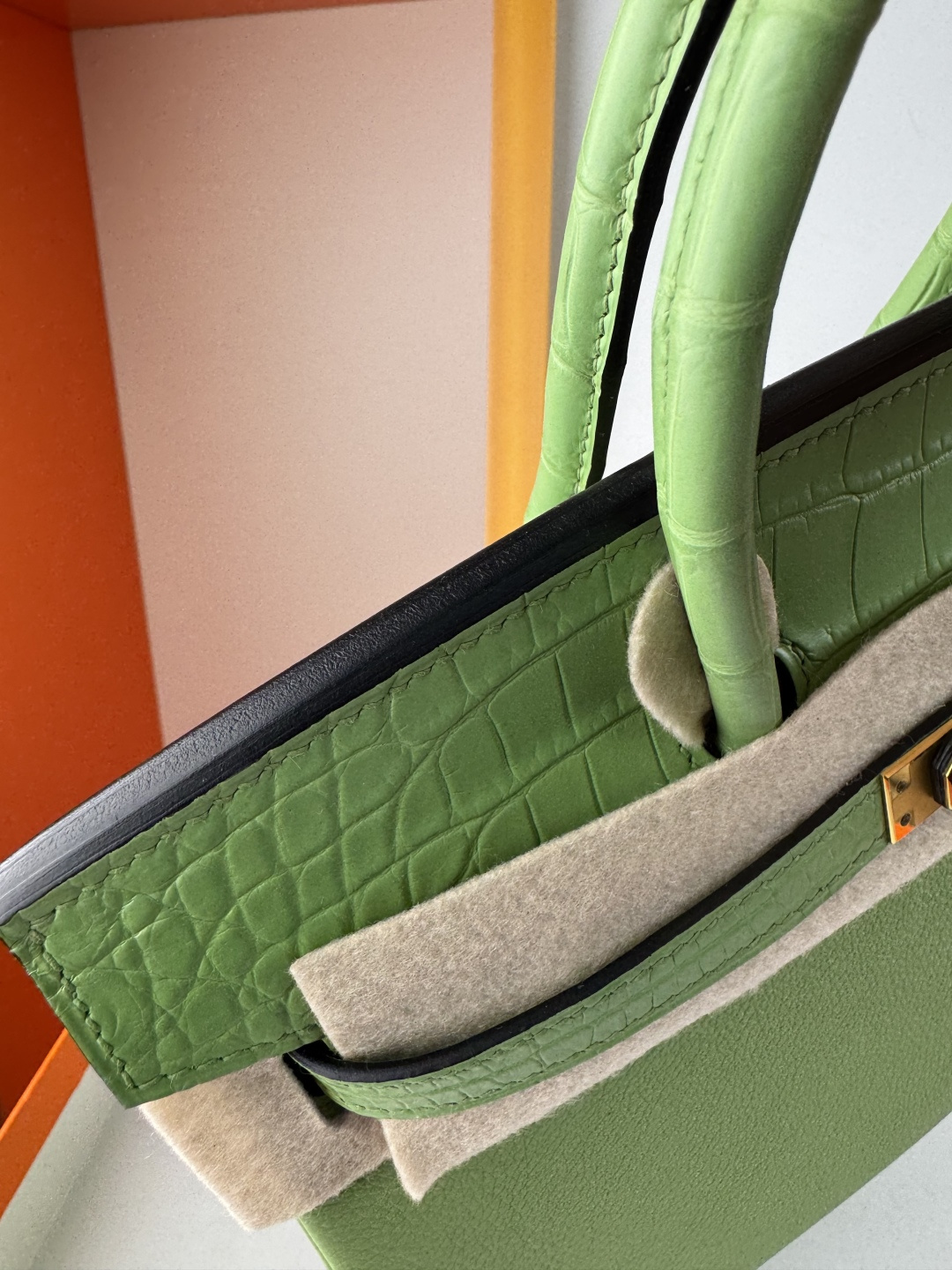 Hermes 高仿 女款 Birkin 青草綠拼鱷魚紋手提包 清新高級風| 10 Hermes 高仿 女款 Birkin 青草綠拼鱷魚紋手提包 清新高級風