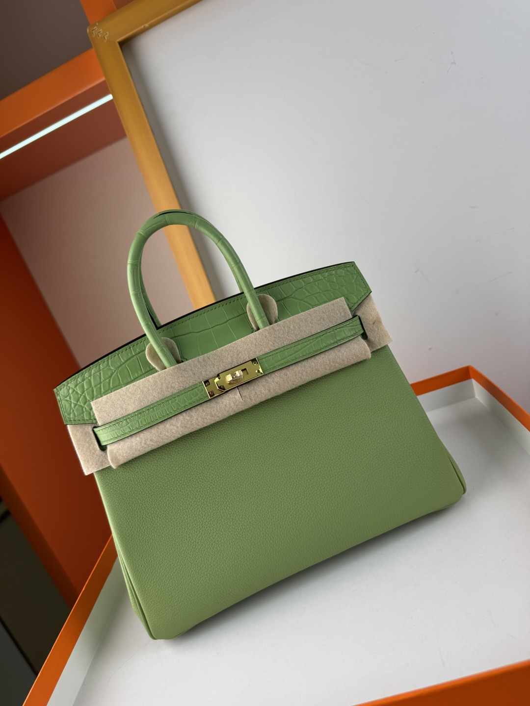 Hermes 高仿 女款 Birkin 青草綠拼鱷魚紋手提包 清新高級風| 7 Hermes 高仿 女款 Birkin 青草綠拼鱷魚紋手提包 清新高級風