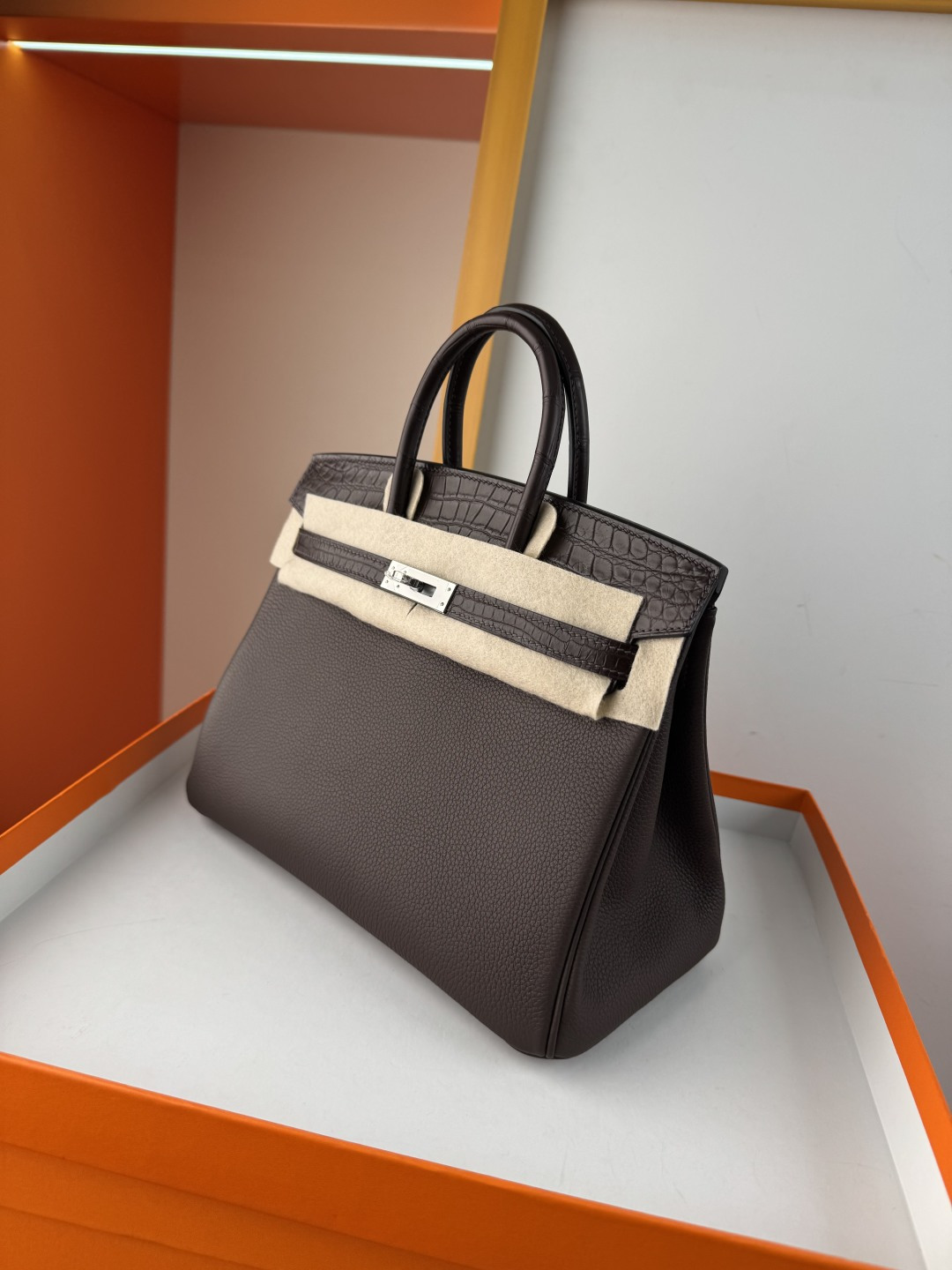 Hermes 一比一 女款 Birkin 深咖啡拼鱷魚紋手提包 沉穩氣質款| 12 Hermes 一比一 女款 Birkin 深咖啡拼鱷魚紋手提包 沉穩氣質款